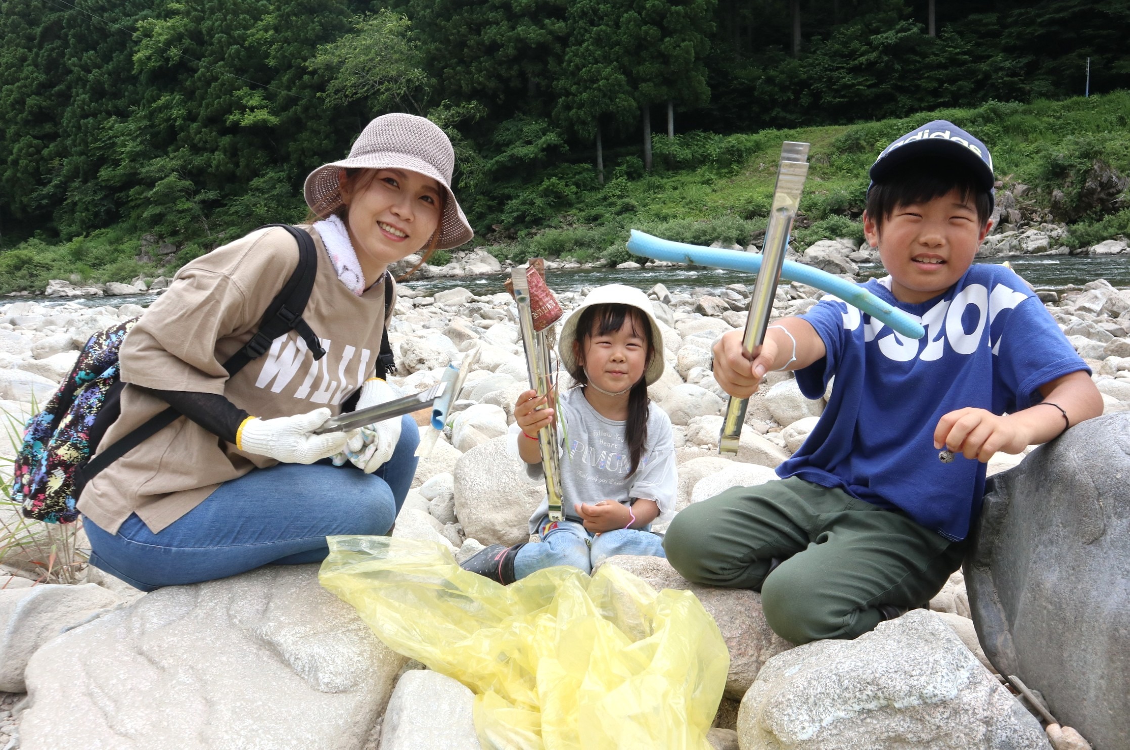 宮川下流域のプラごみ回収　ボランティアが汗