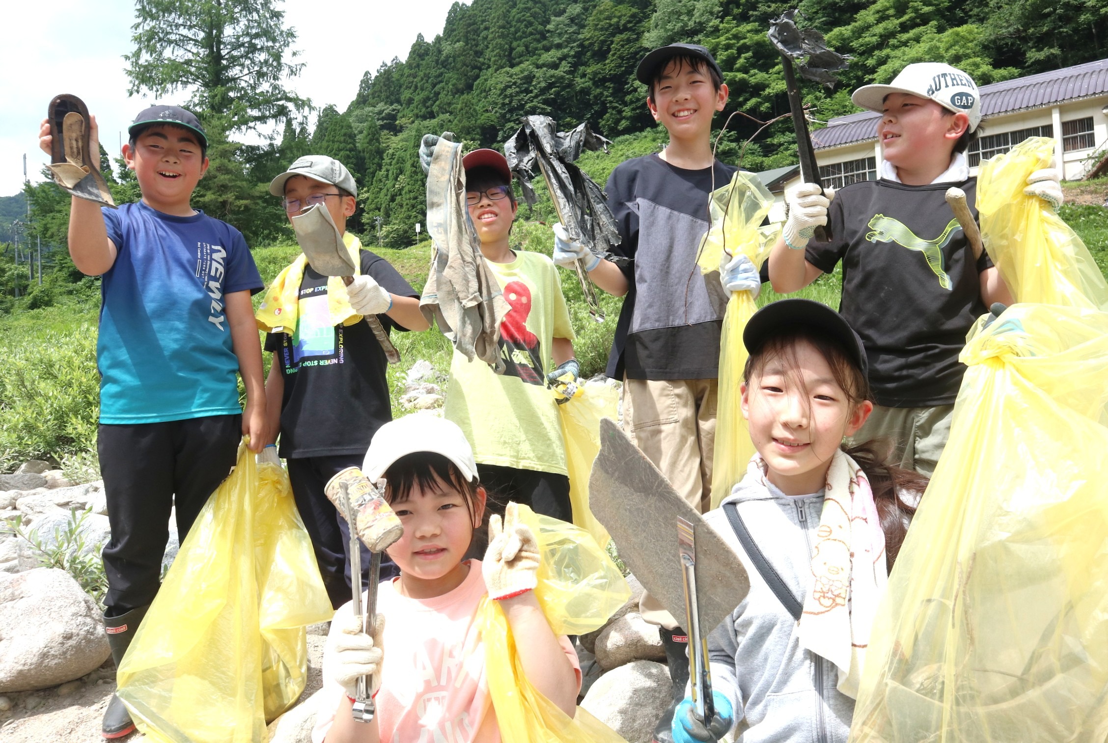 宮川下流域のプラごみ回収　ボランティアが汗