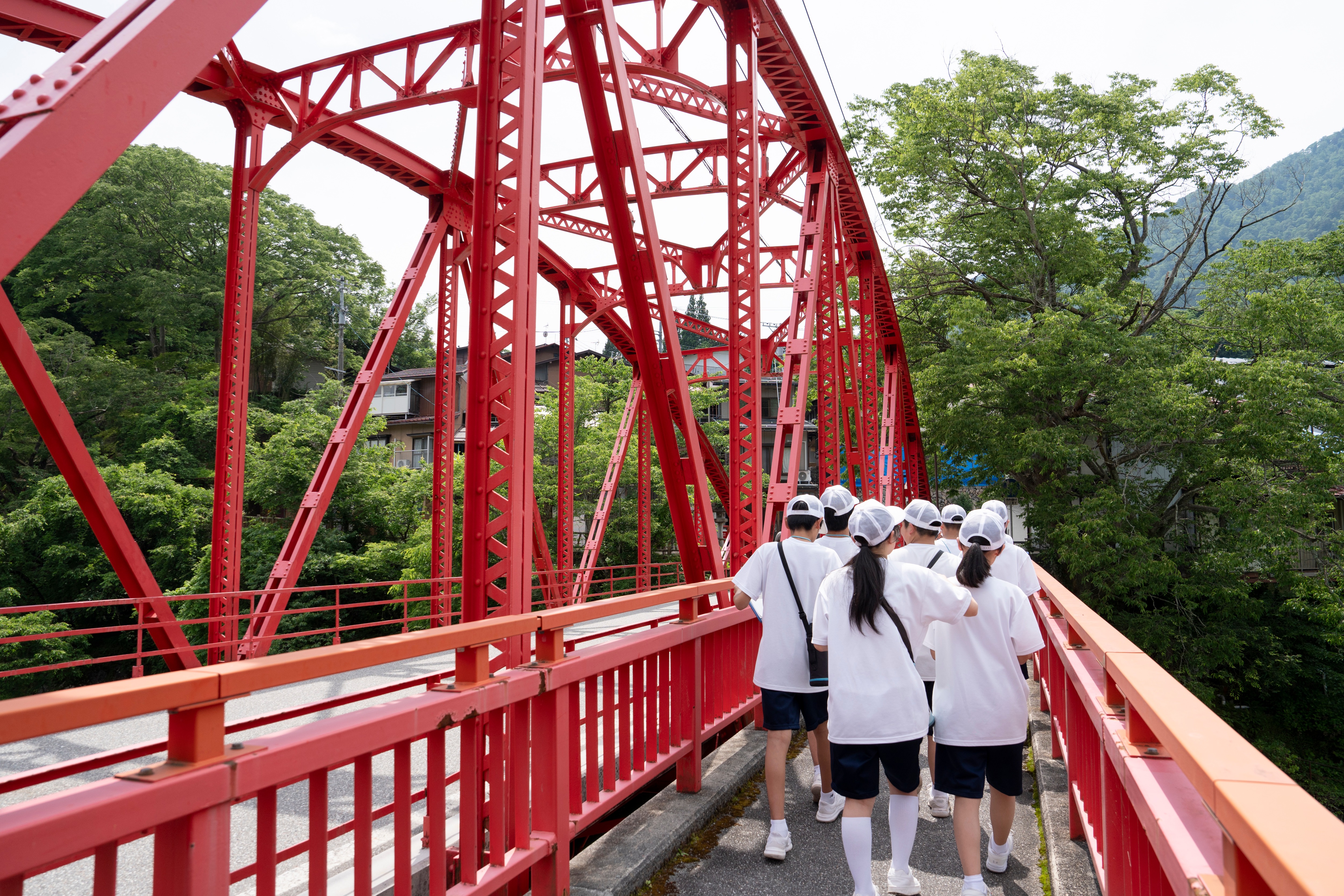 神岡中学校1年生が探Q学習「ブラタナカ」で町を散策
