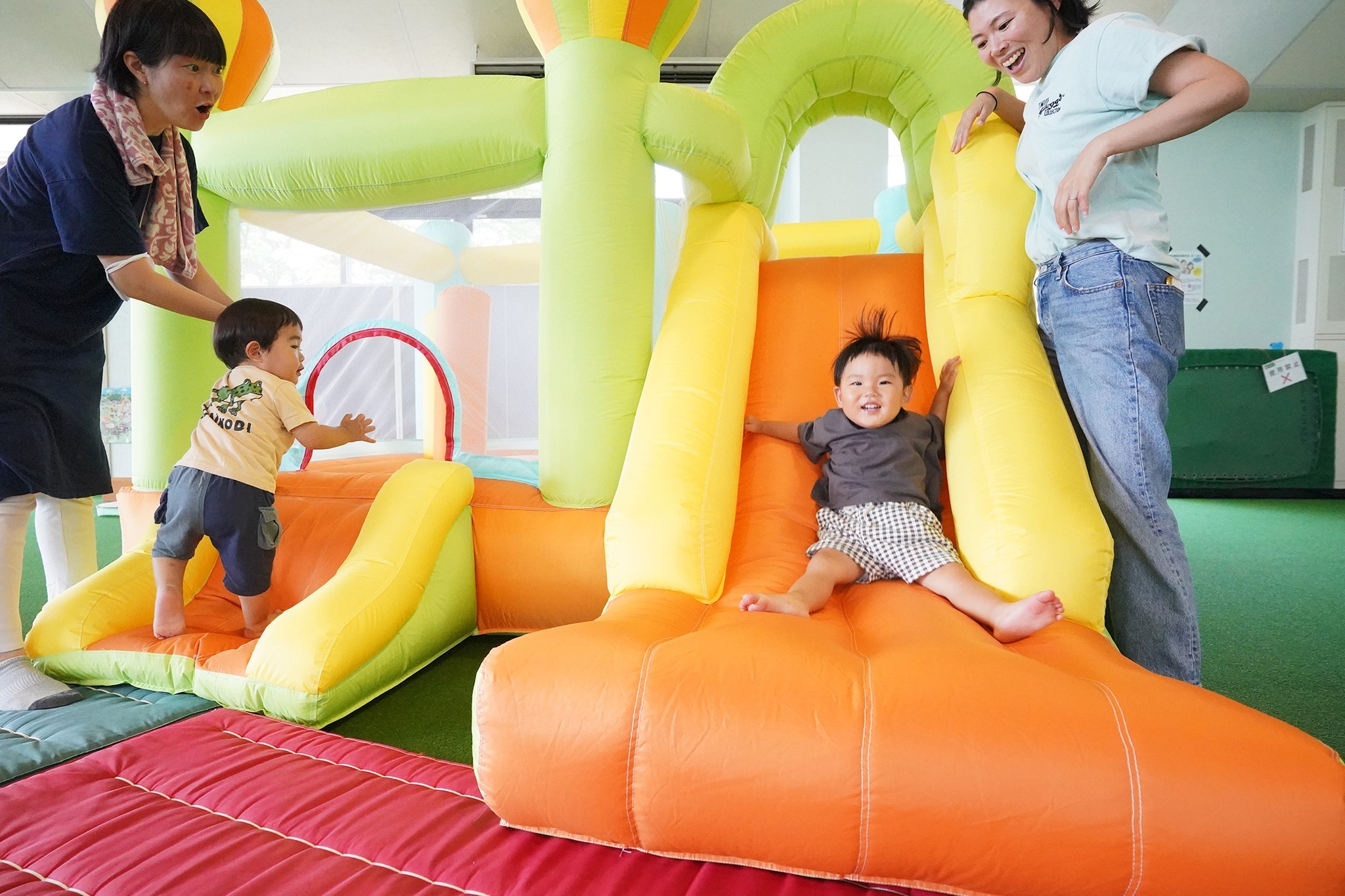 「ハートぴあ広場」に大型遊具「エアポリン遊具」が登場