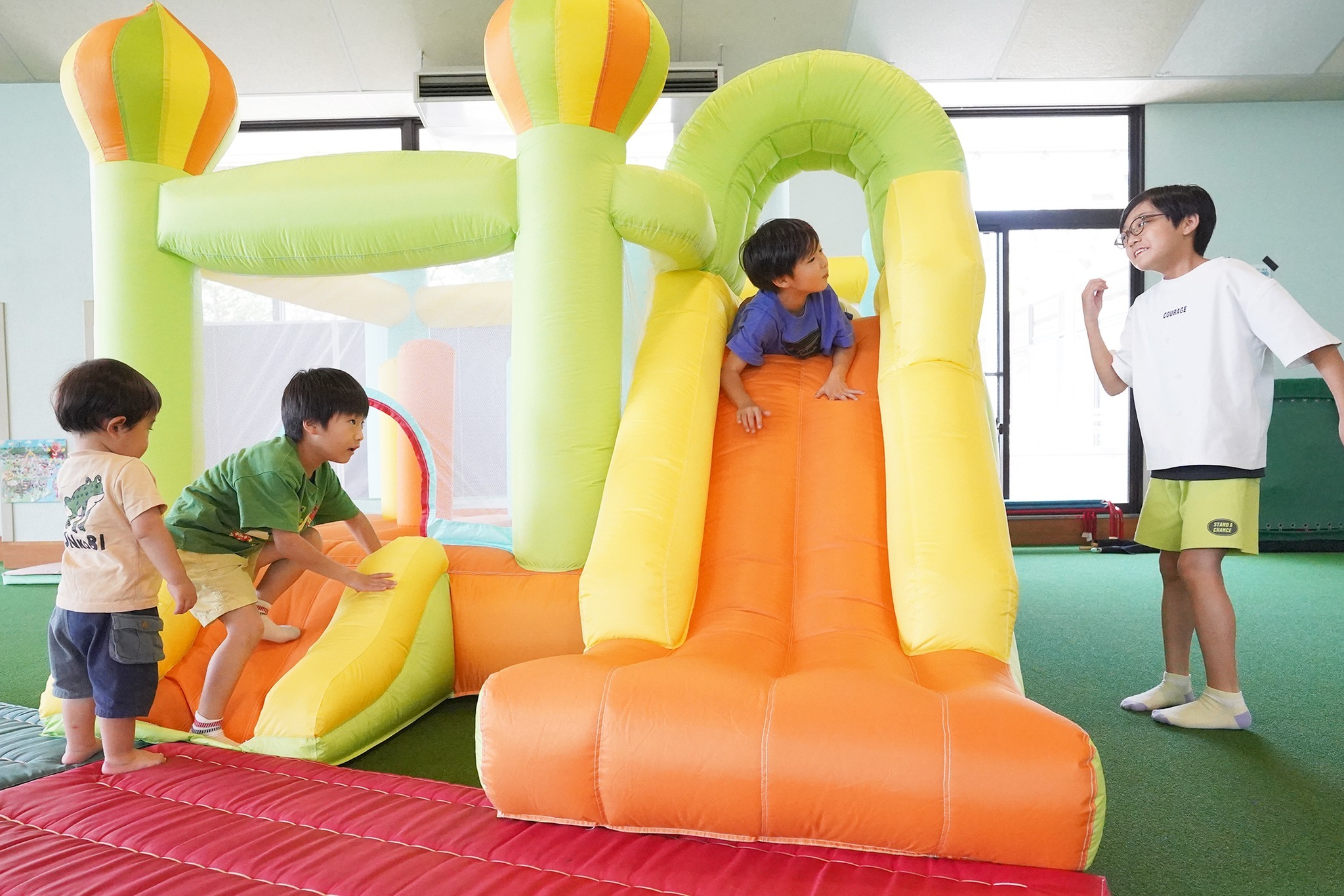 「ハートぴあ広場」に大型遊具「エアポリン遊具」が登場