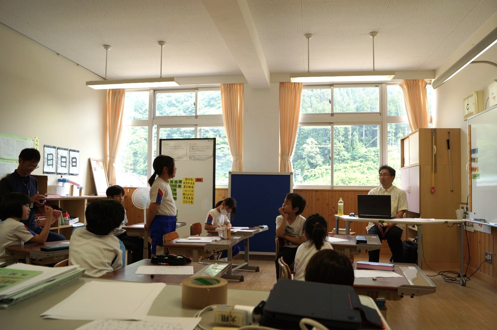 宮川小児童が「清流みやがわの鮎」の授業を受けました