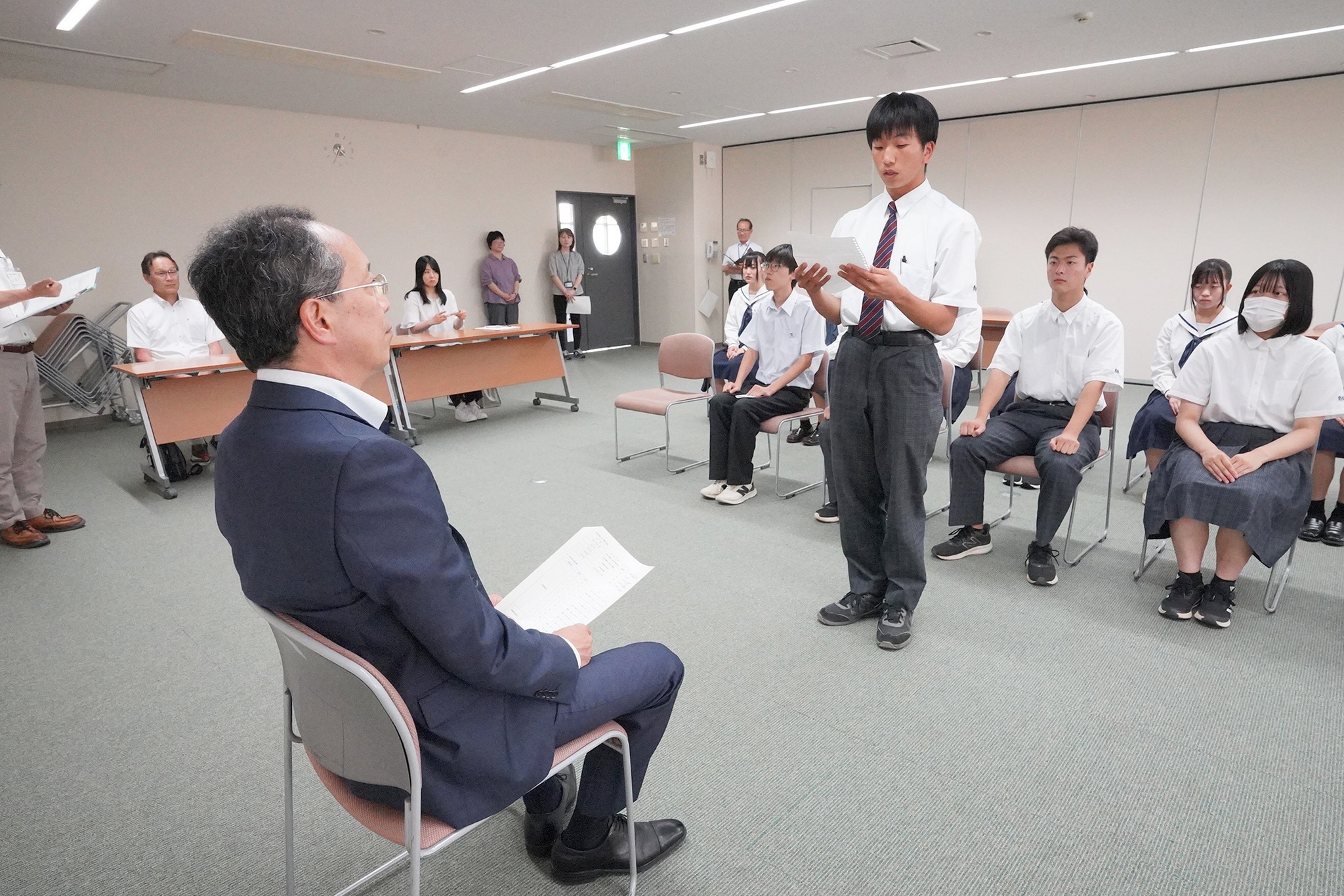 台湾でのホームステイ研修を前に高校生らが意気込みを語りました