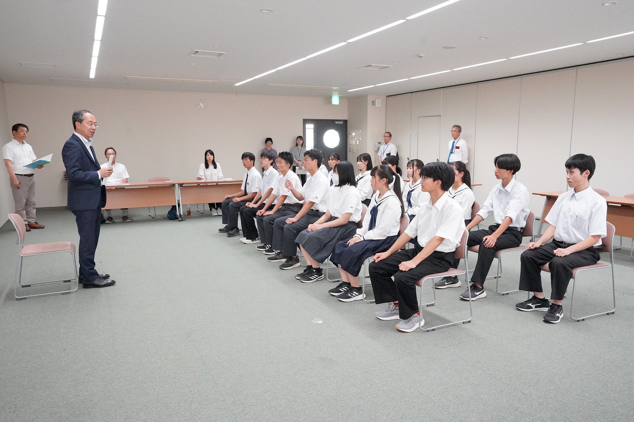 台湾でのホームステイ研修を前に高校生らが意気込みを語りました