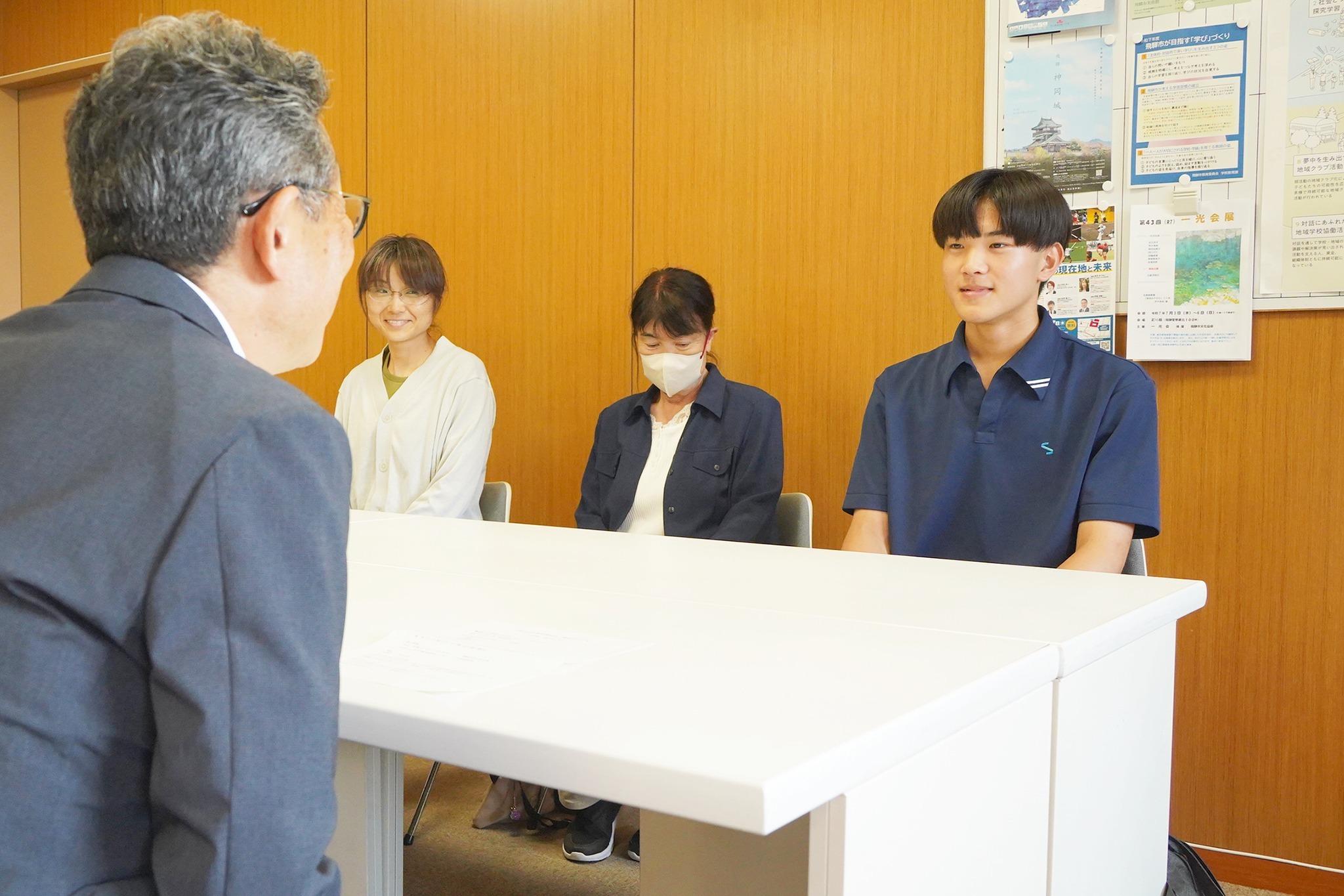 高校総体卓球競技・全国大会へ出場する池田星瑛さんを激励