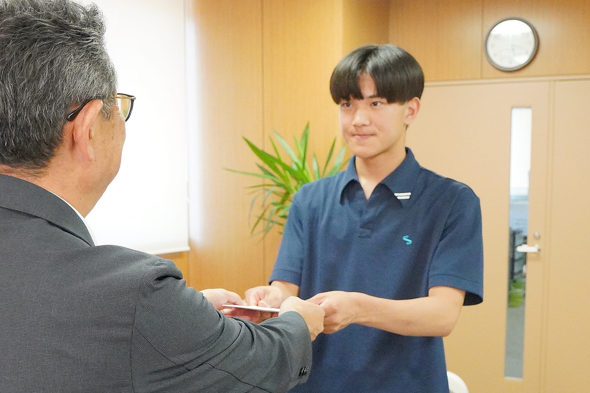 高校総体卓球競技・全国大会へ出場する池田星瑛さんを激励