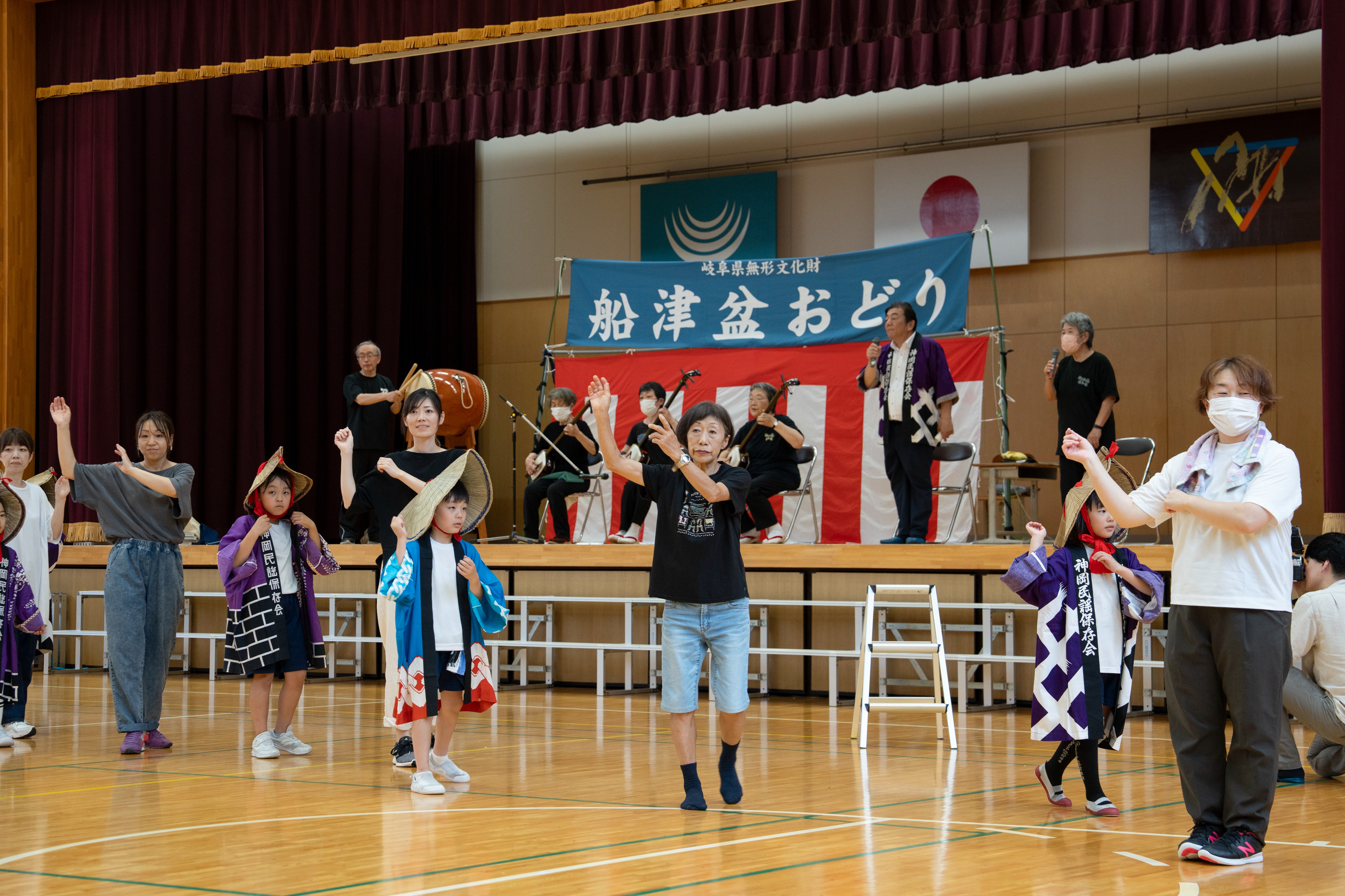 神岡小学校3年生が親子で「船津盆踊り」を学習