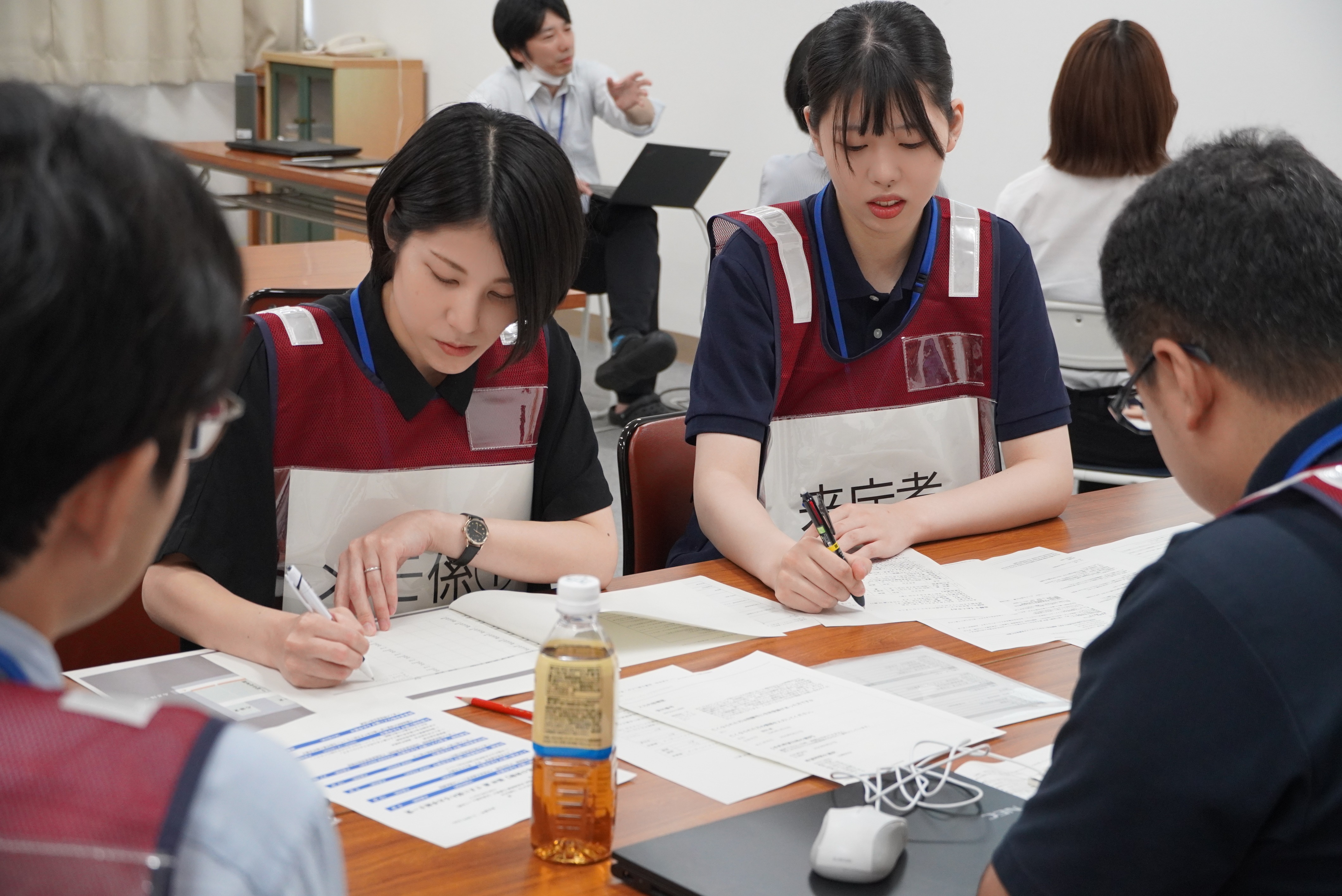 新入職員を対象に窓口利用体験調査を行いました