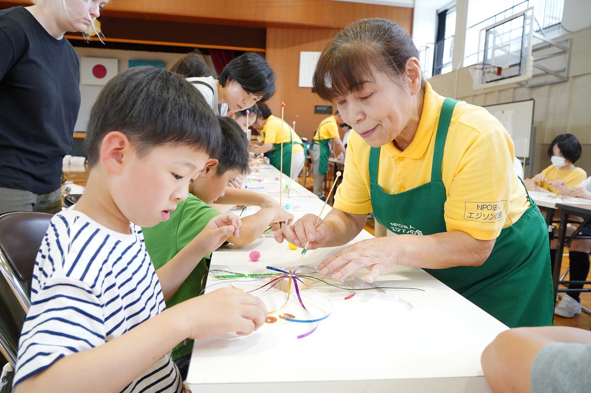 「こどもフェスタ」で科学の不思議や手作りの楽しさを学びました