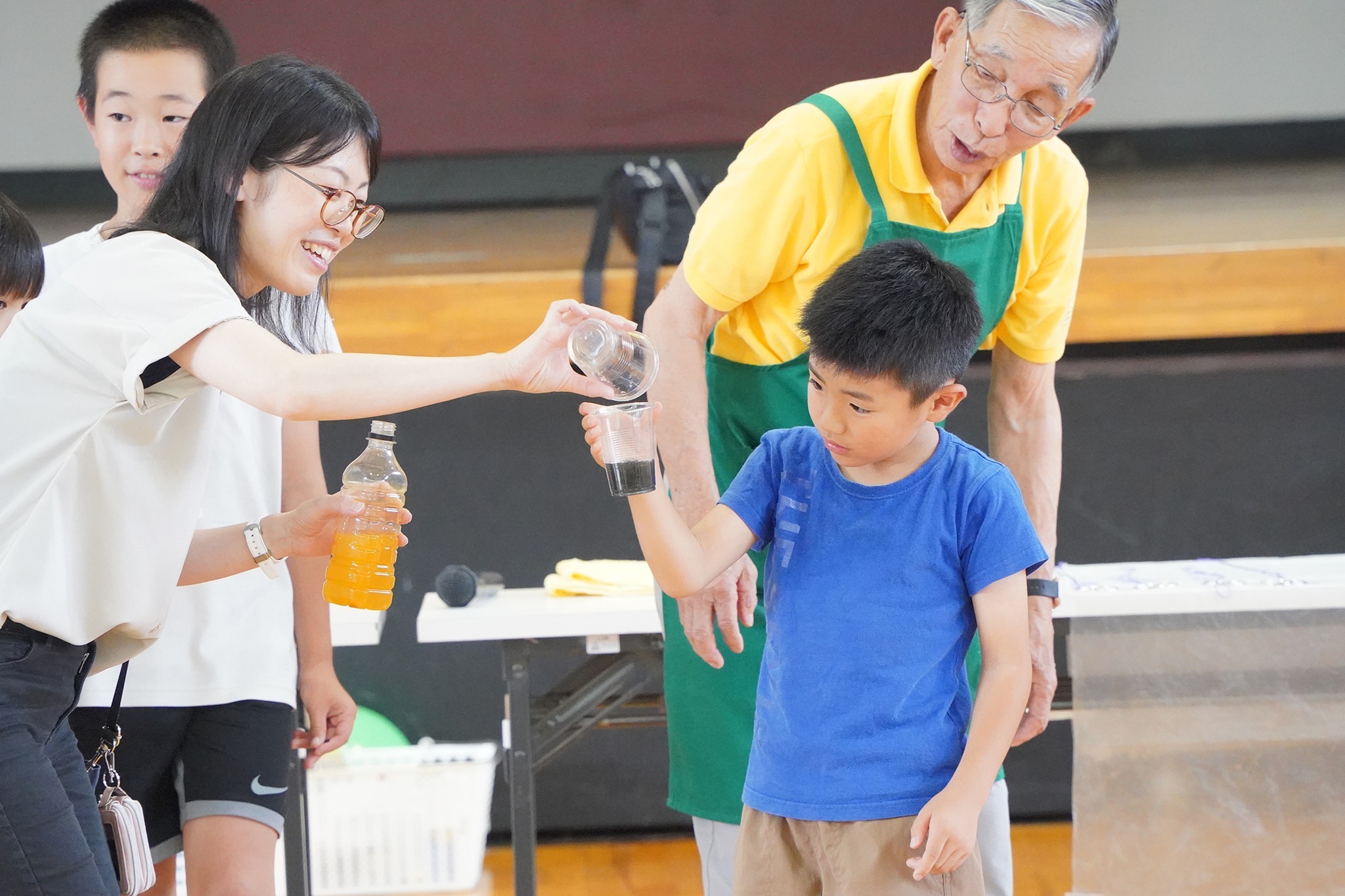 「こどもフェスタ」で科学の不思議や手作りの楽しさを学びました