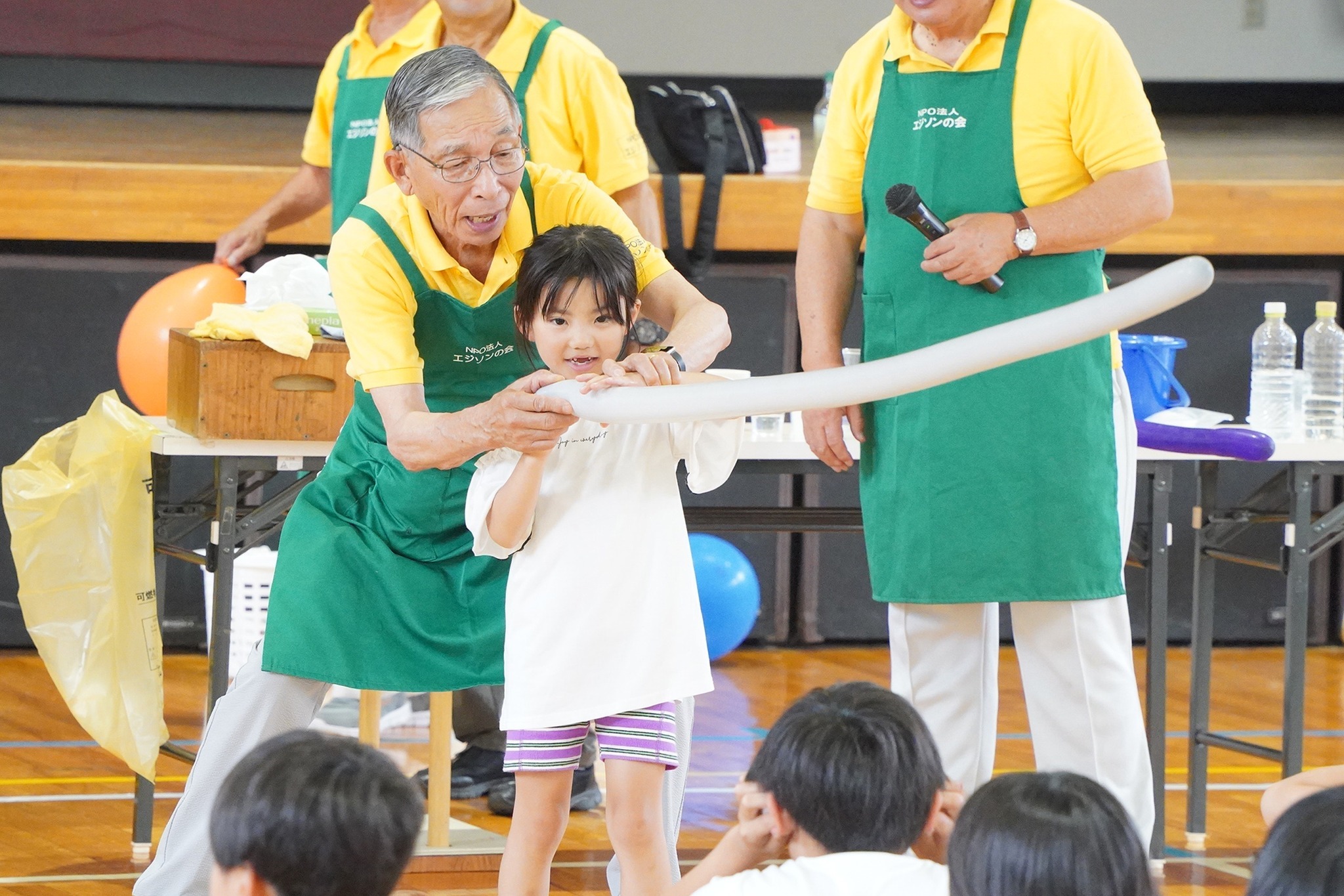 「こどもフェスタ」で科学の不思議や手作りの楽しさを学びました