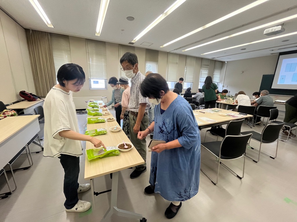 和漢薬を学び飲んだり嗅いだり体験もしました