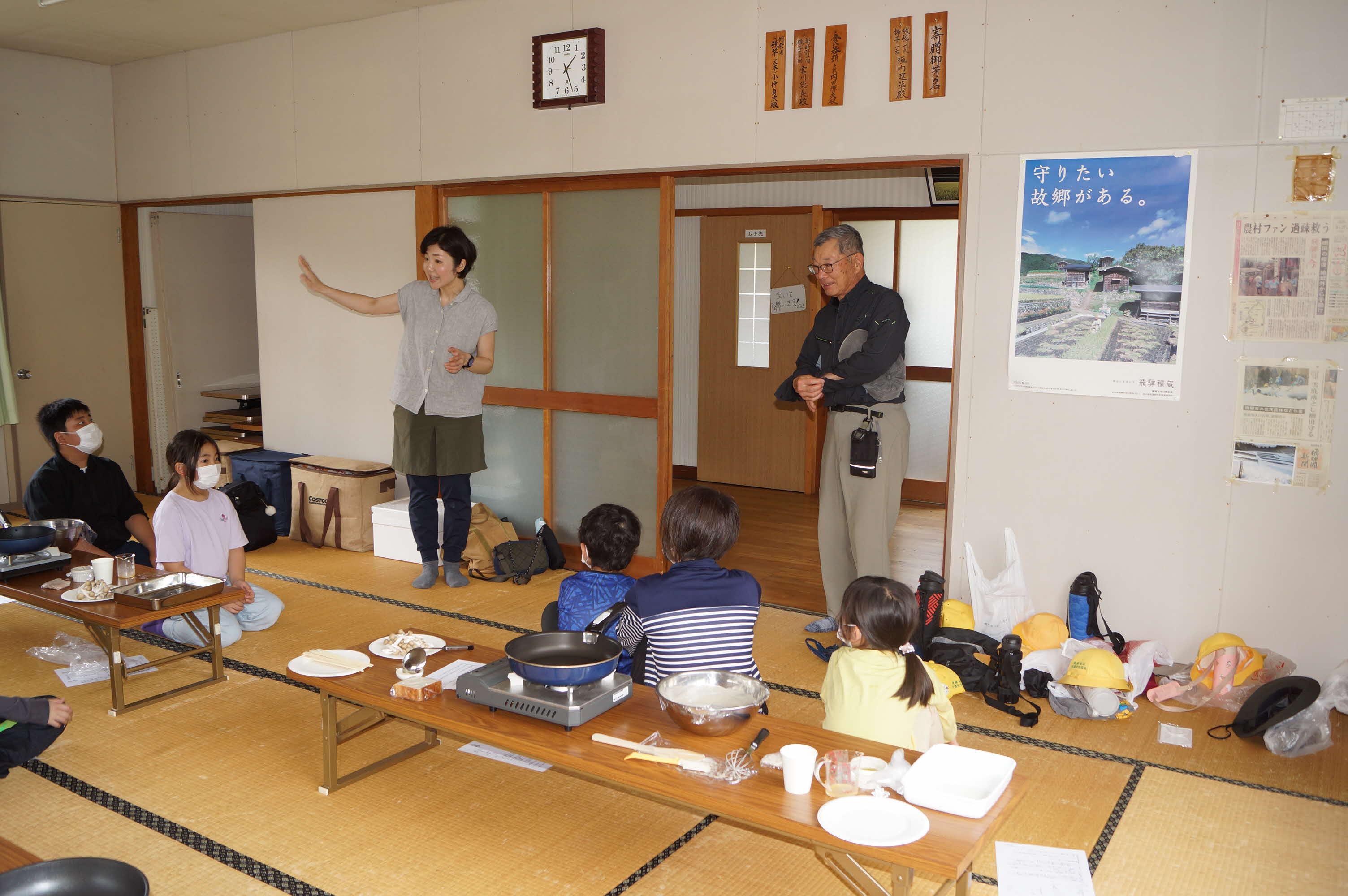 宮川小児童が薬草採取とガレットづくり