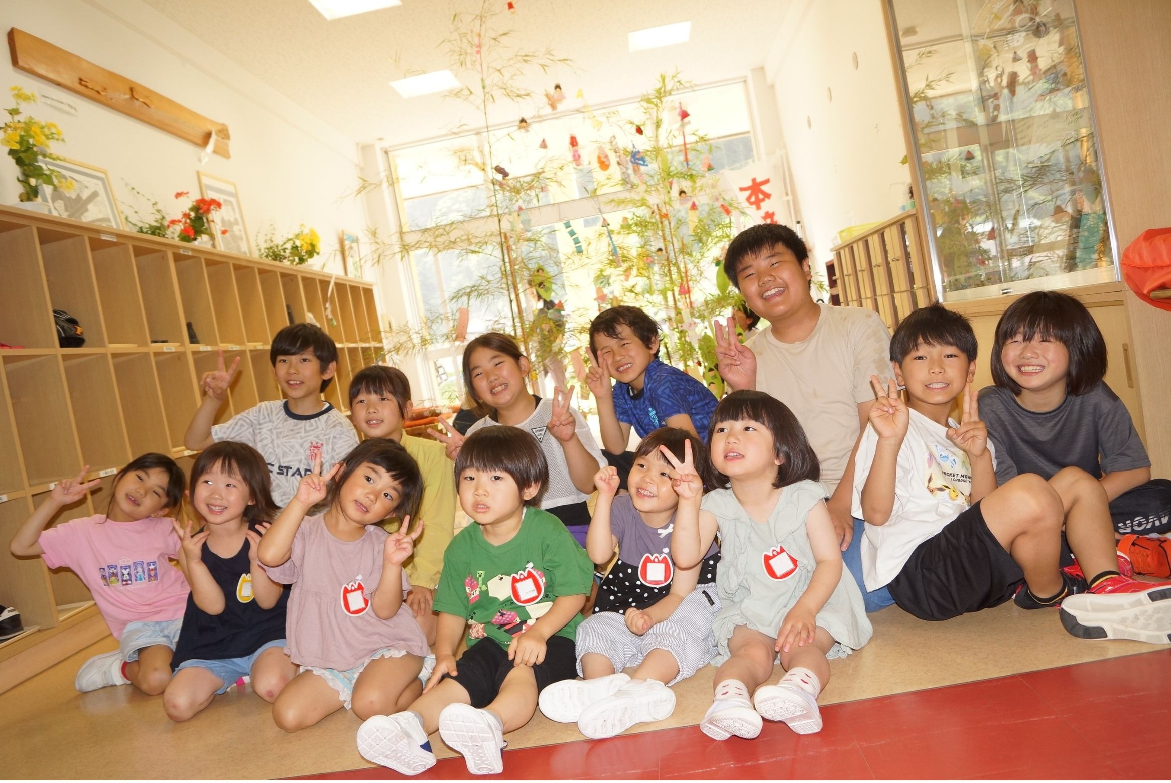 宮川の保育園児と児童が一緒にあゆっこ七夕の会