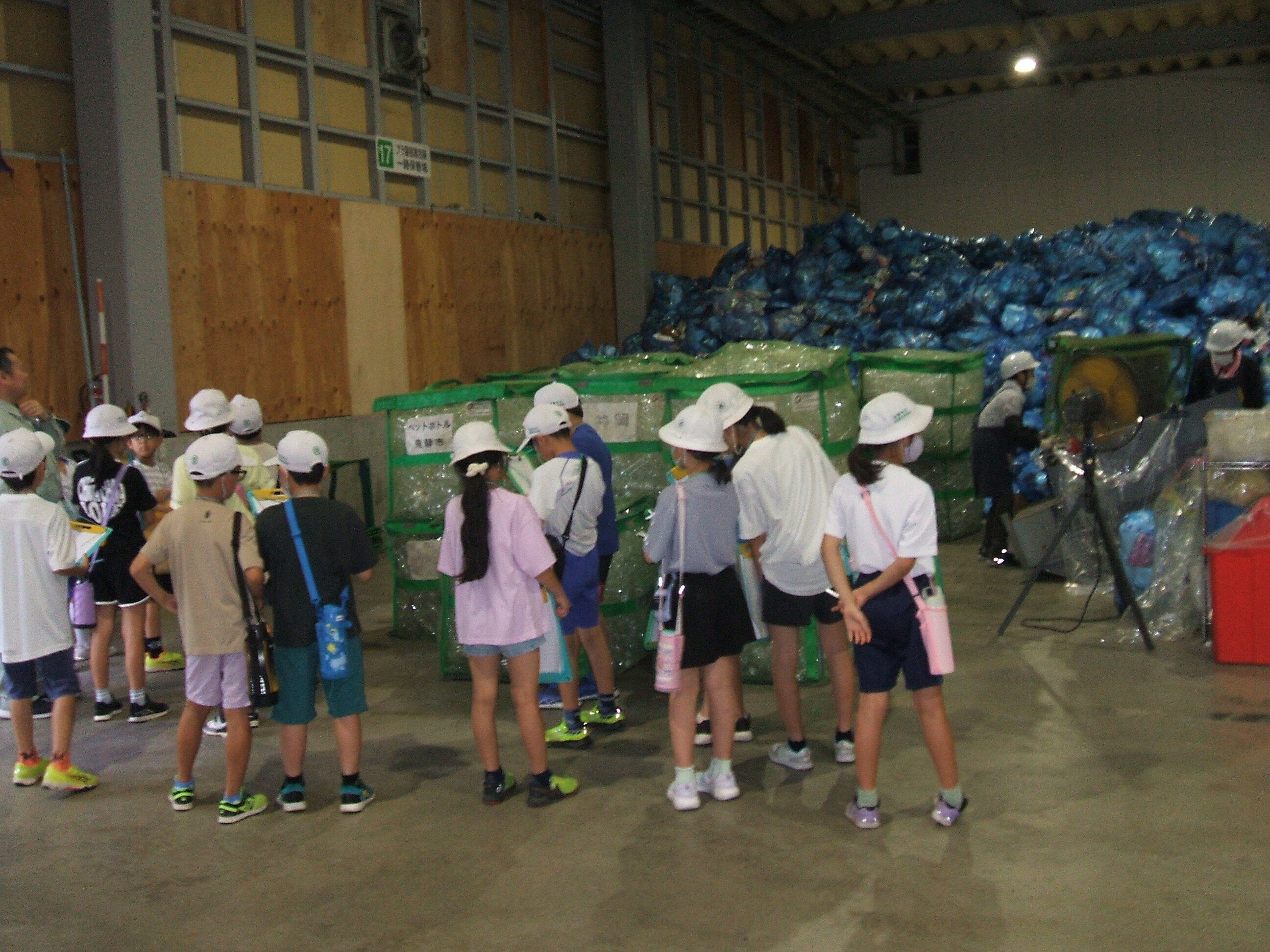 飛騨市リサイクルセンター見学の様子(3)
