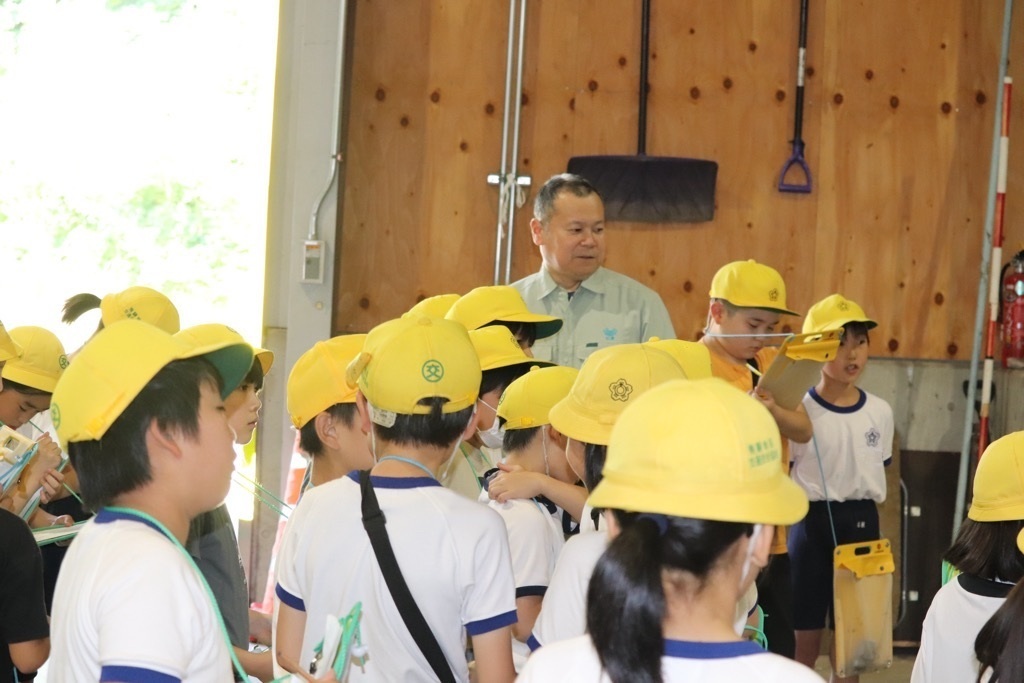 飛騨市リサイクルセンター見学の様子(1)