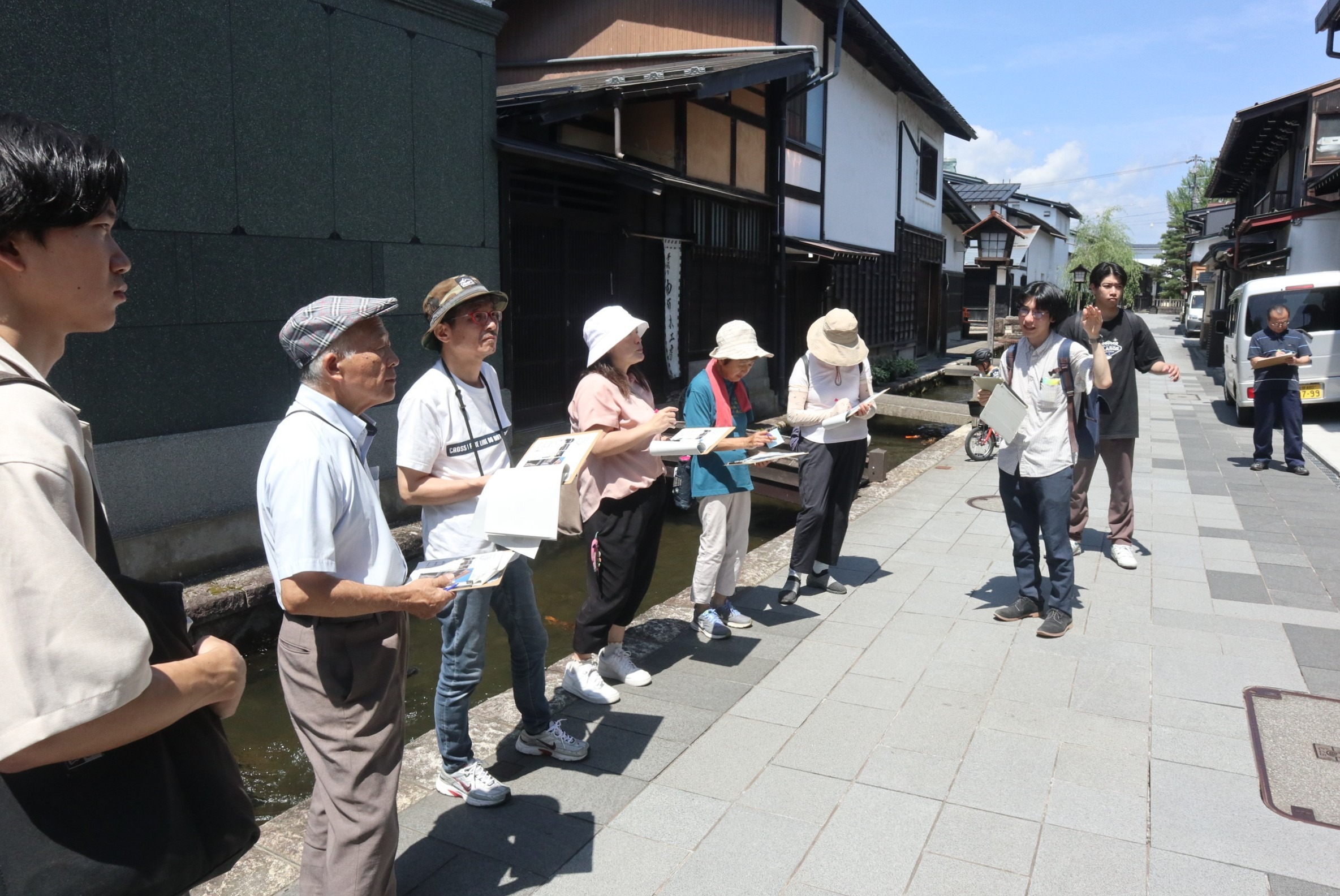 新しい町並みガイドブックの作成めざし、地域住民らが街歩き
