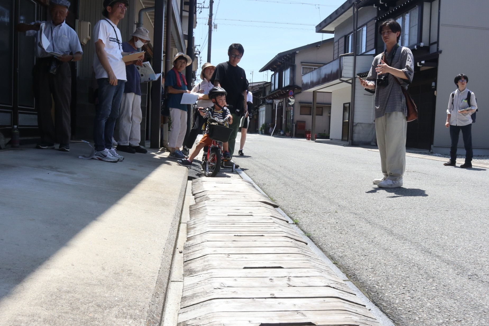新しい町並みガイドブックの作成めざし、地域住民らが街歩き