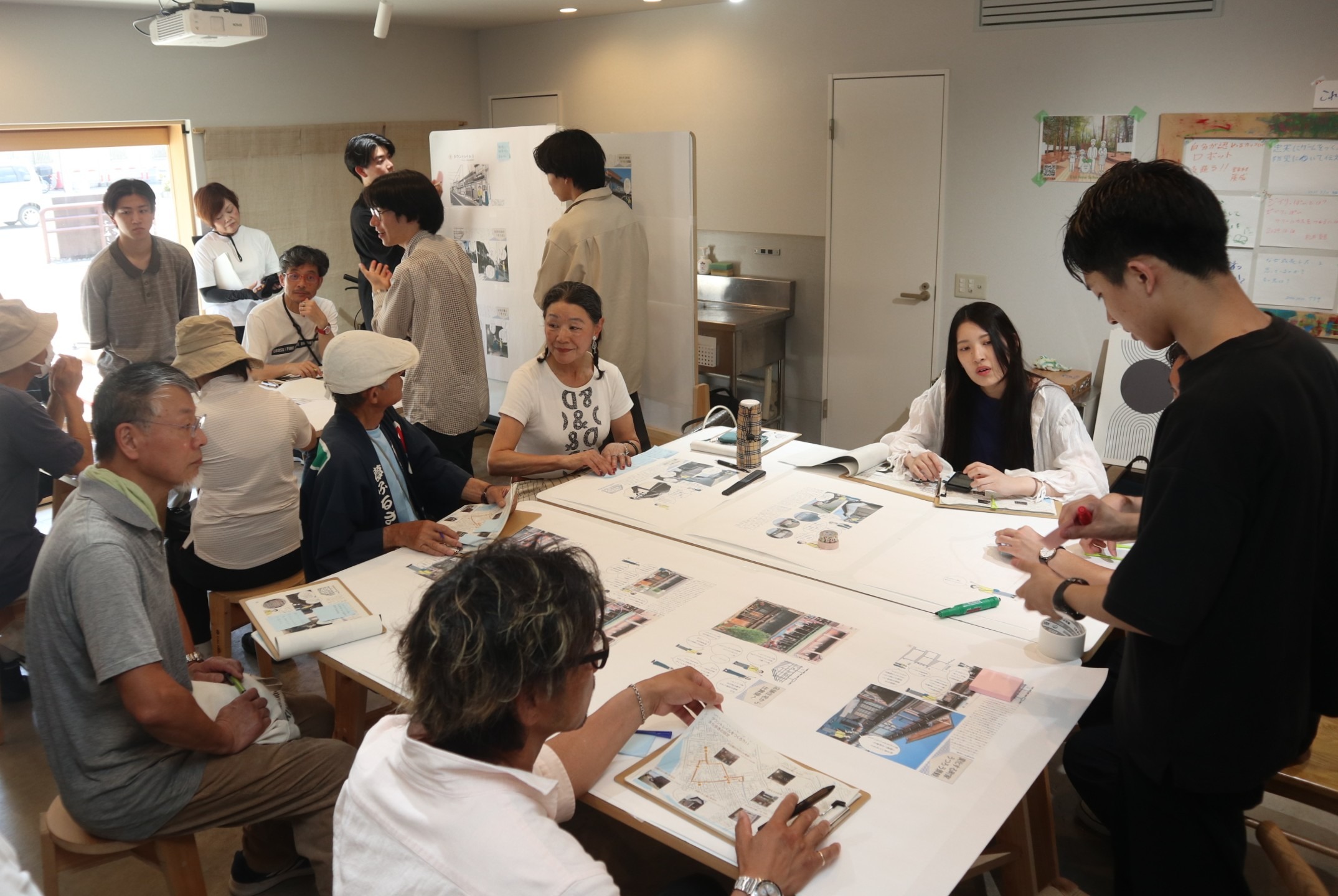 新しい町並みガイドブックの作成めざし、地域住民らが街歩き