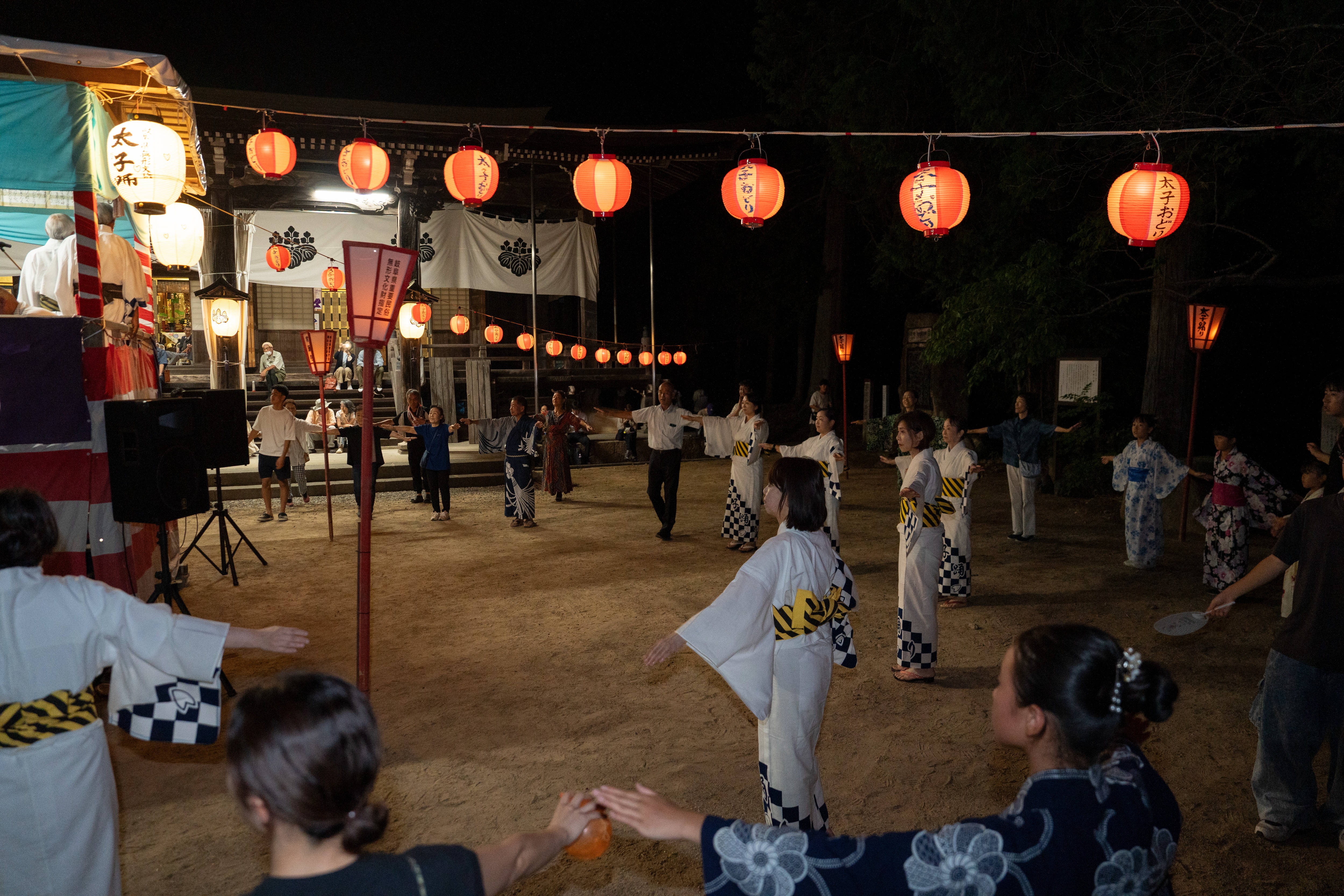 吉田常蓮寺で約400年続く「太子踊り」が盛大に開催