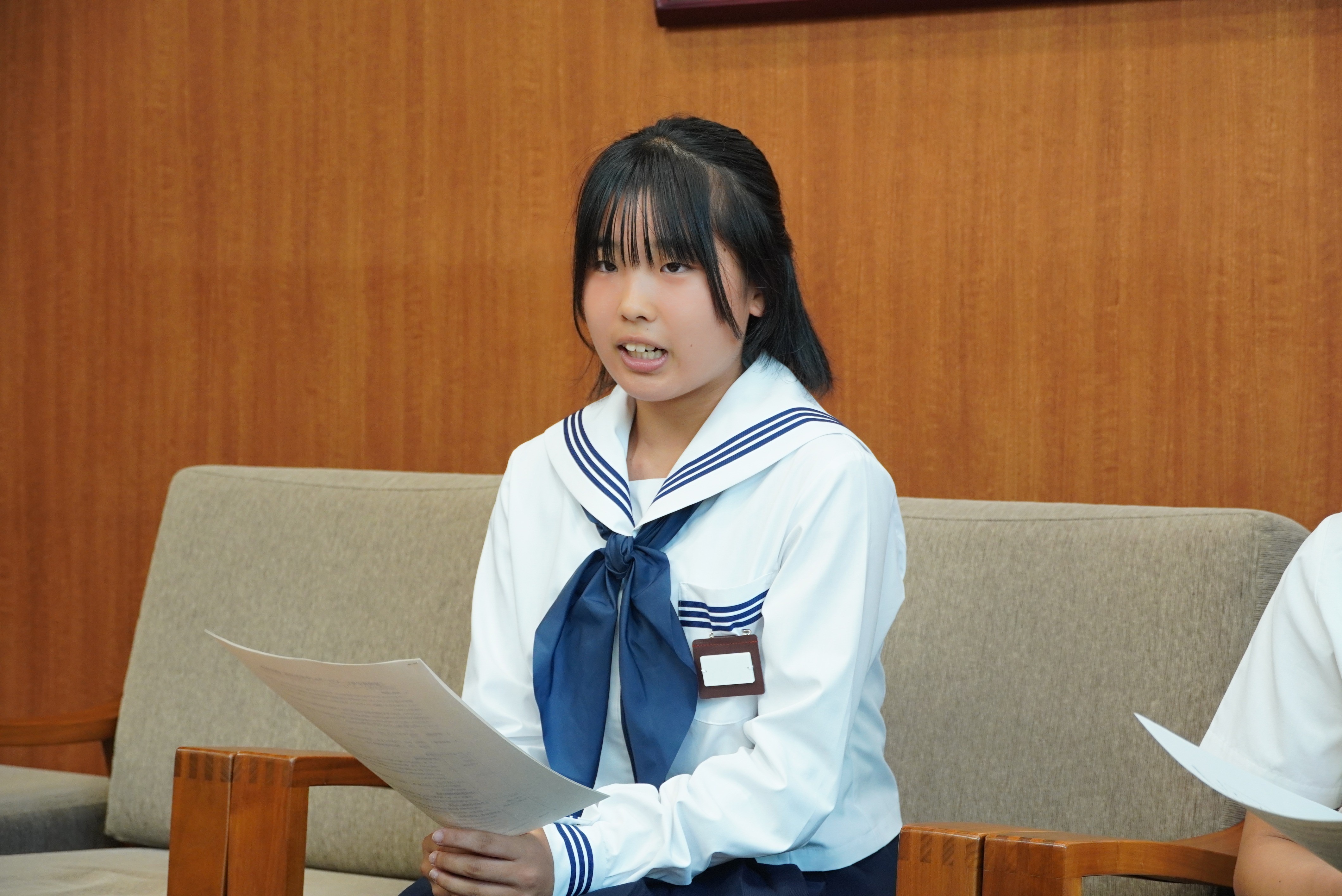 平和学習のために長崎に派遣される中学生に対し、都竹市長が激励のことばを贈りました