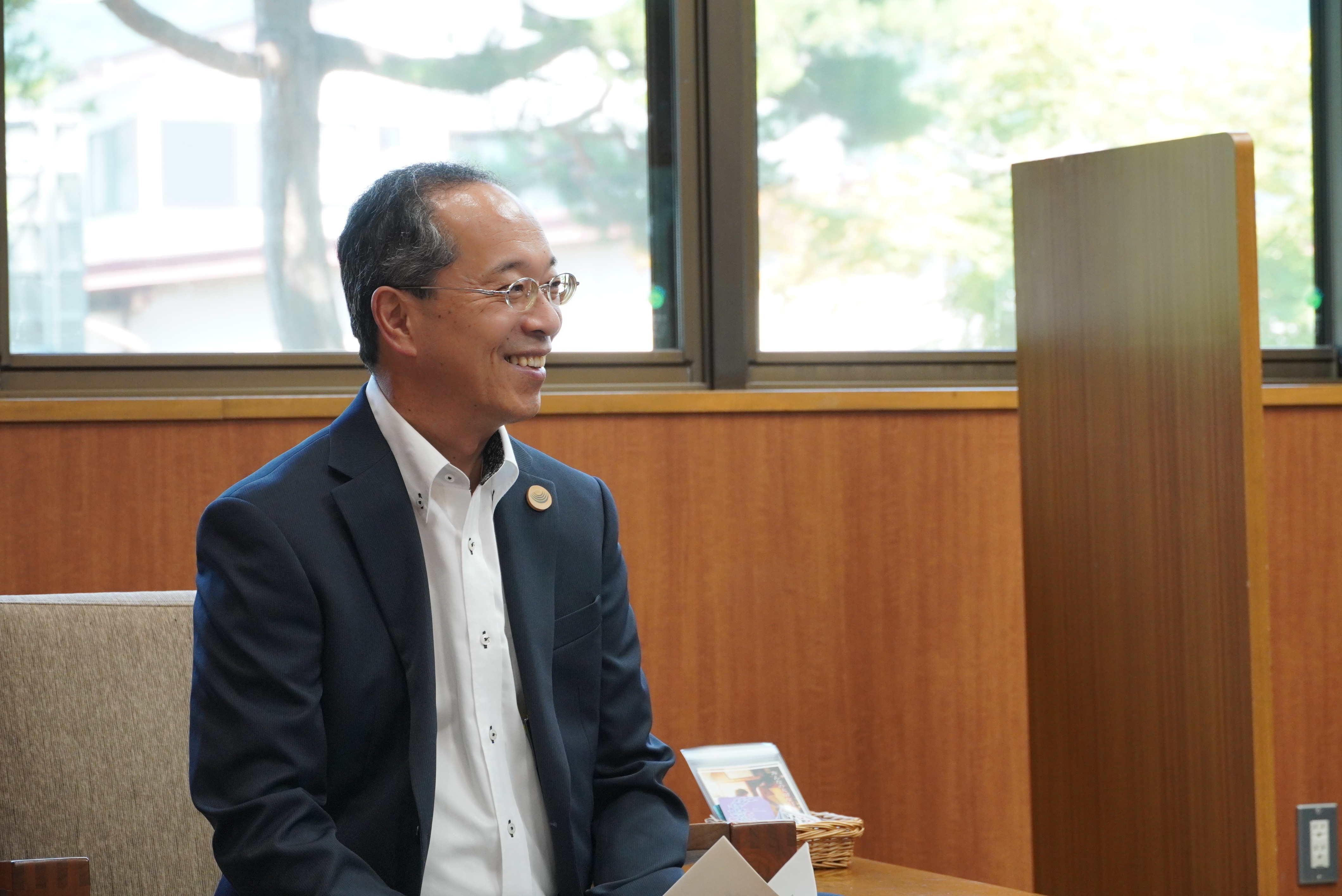 平和学習のために長崎に派遣される中学生に対し、都竹市長が激励のことばを贈りました