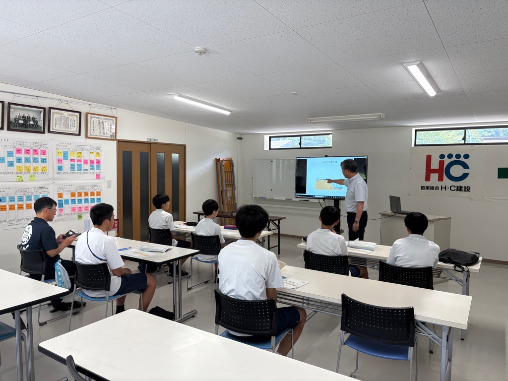 地域貢献マイプロ～市内に脱炭素を普及しよう～で市内小水力発電所を見学しました