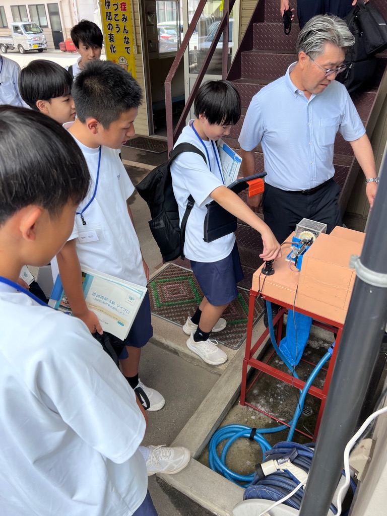 地域貢献マイプロ～市内に脱炭素を普及しよう～で市内小水力発電所を見学しました