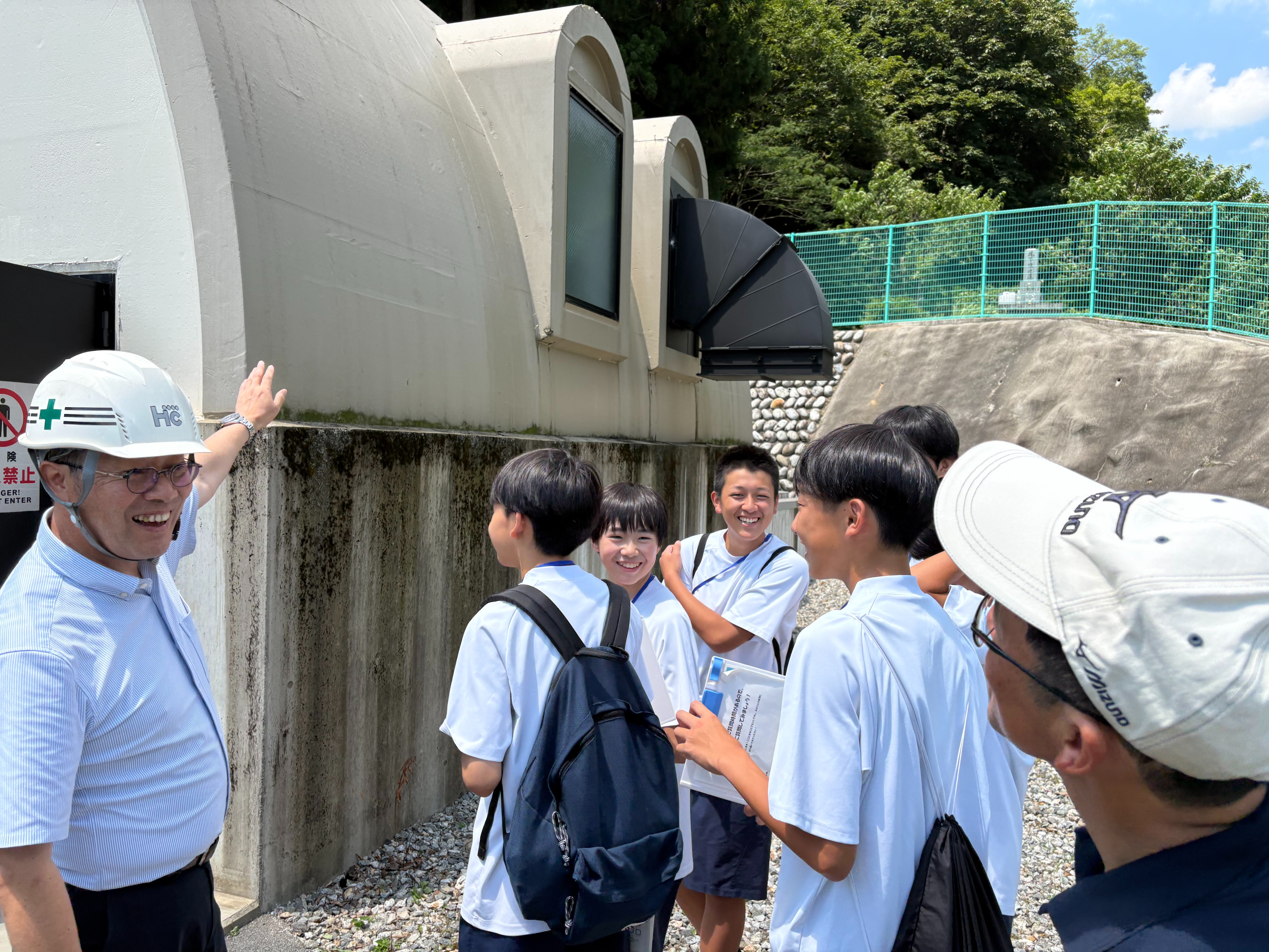 地域貢献マイプロ～市内に脱炭素を普及しよう～で市内小水力発電所を見学しました