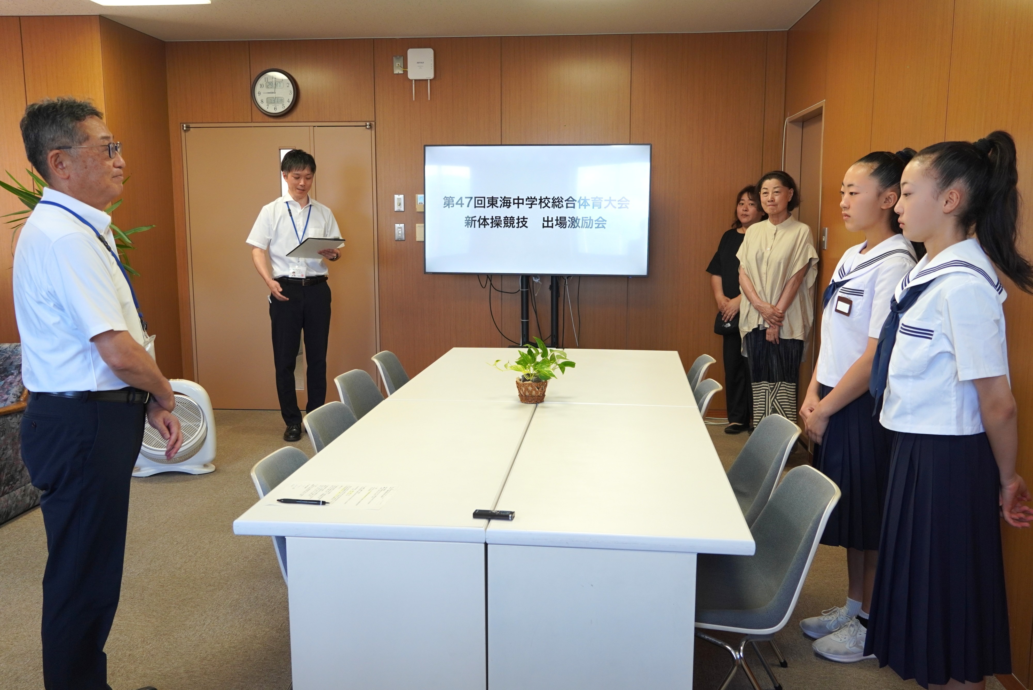 東海中学校総合体育大会新体操競技へ出場する選手へ激励会が行われました