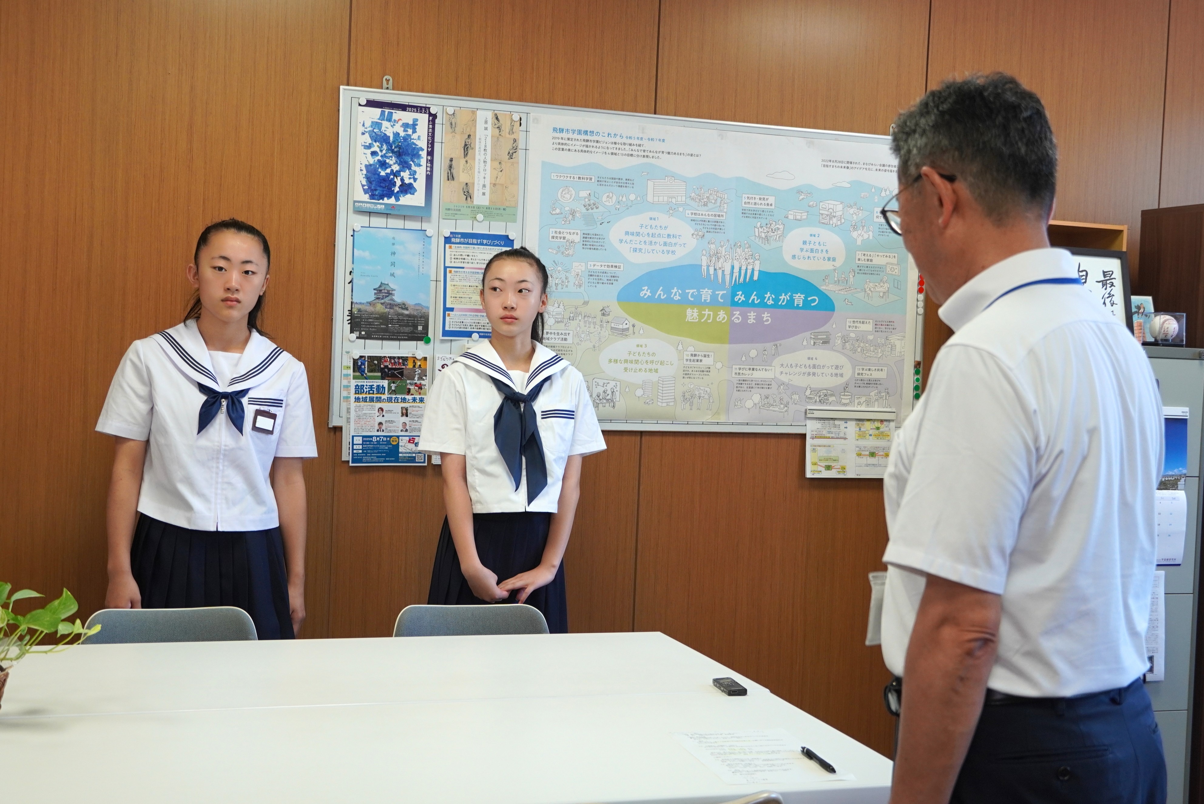 東海中学校総合体育大会新体操競技へ出場する選手へ激励会が行われました