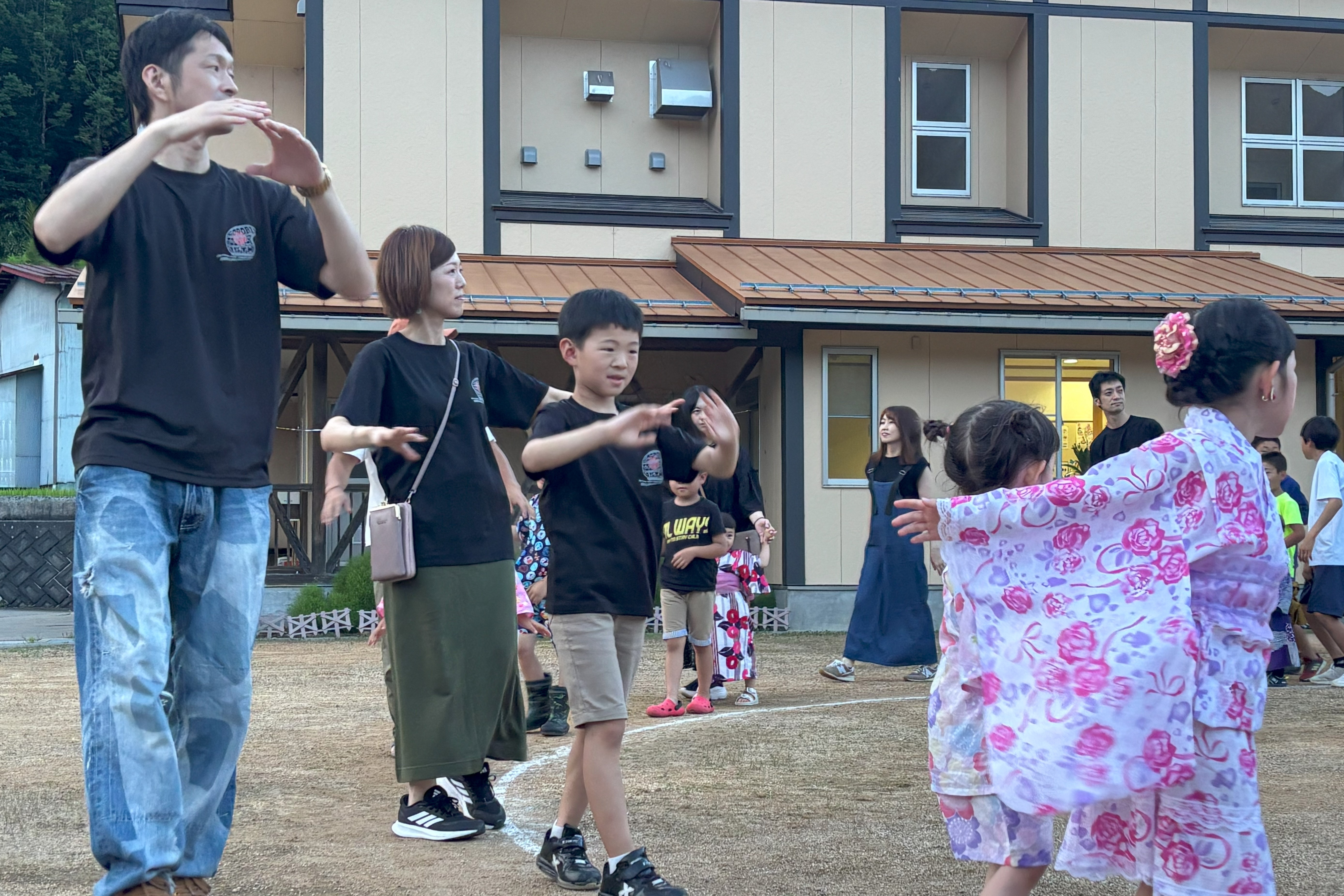 盆踊りや手づくりの夜店で夏の思い出づくり