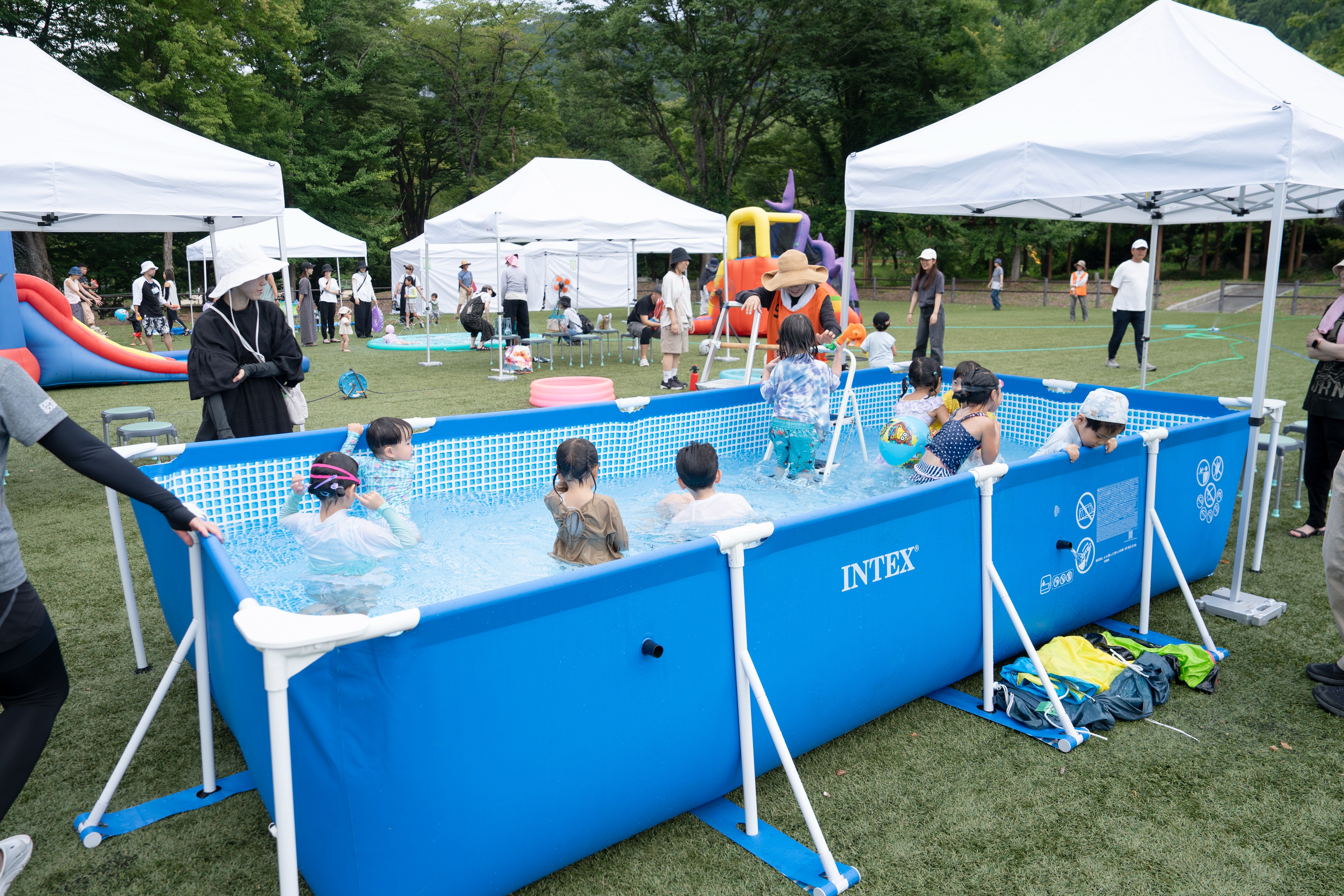 期間限定の「なつやすみキッズプール」で水遊びを満喫