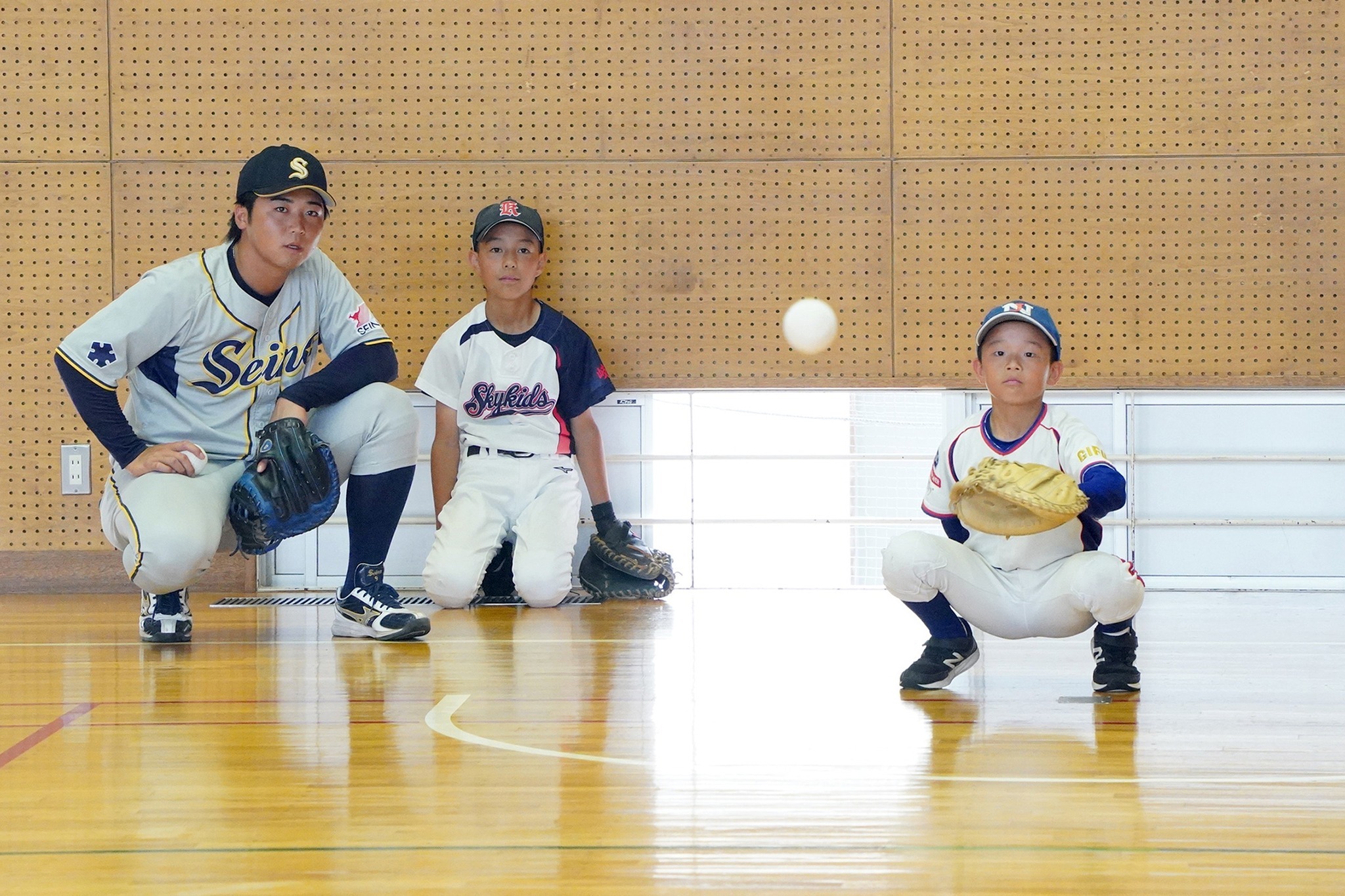 西濃運輸野球部による子ども野球教室が開催されました