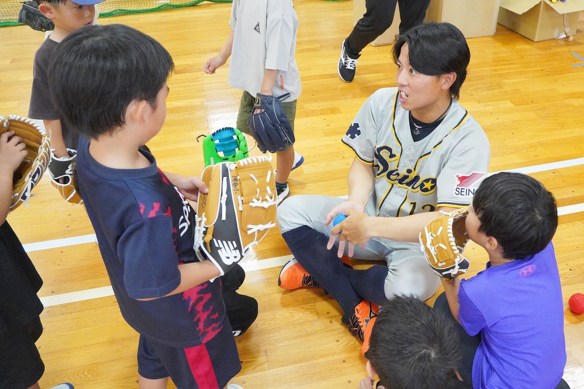 西濃運輸野球部による子ども野球教室が開催されました