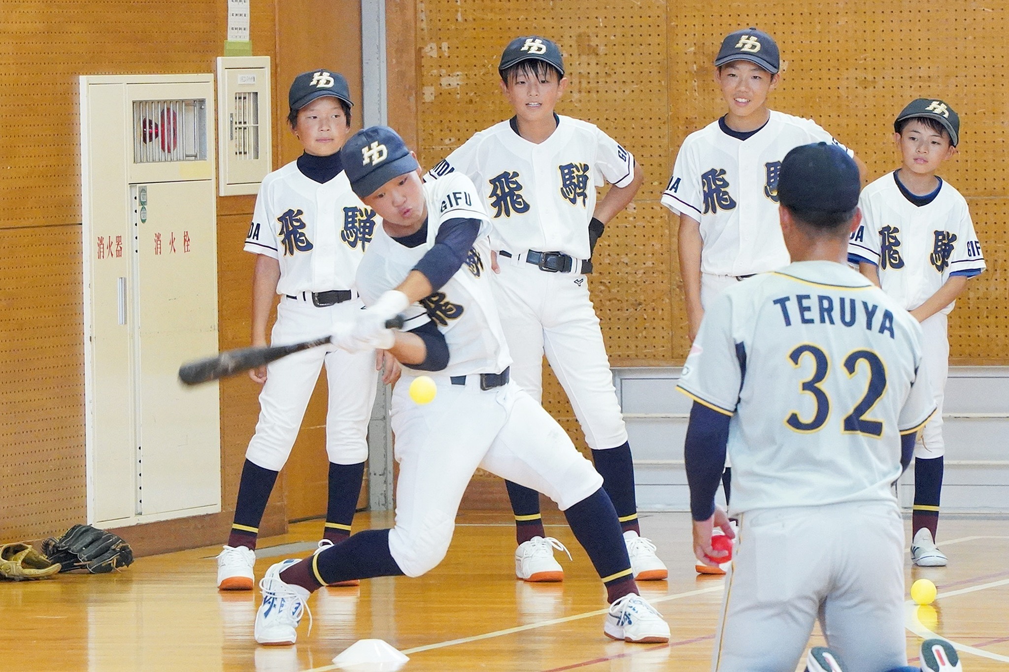 西濃運輸野球部による子ども野球教室が開催されました