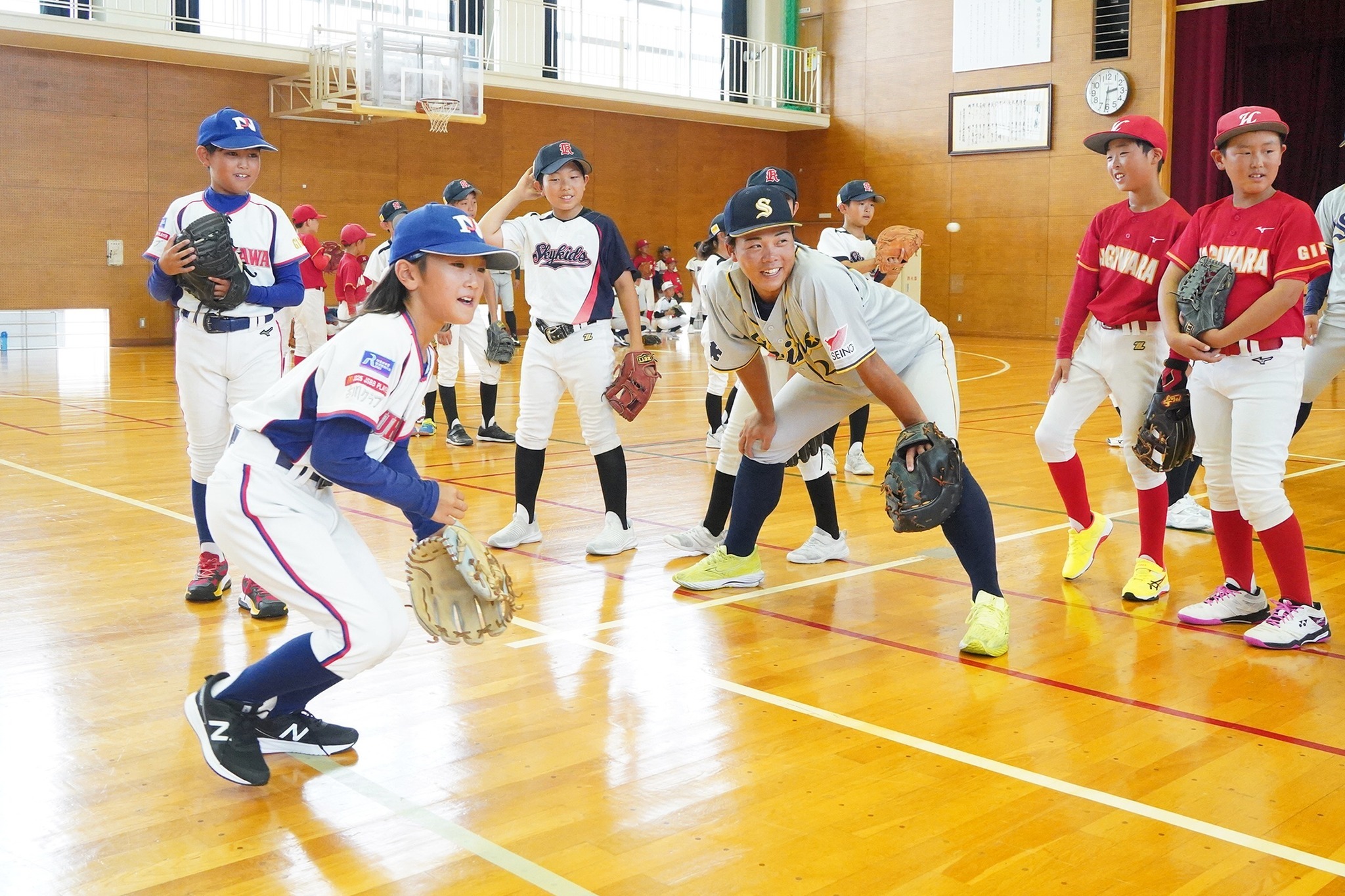 西濃運輸野球部による子ども野球教室が開催されました