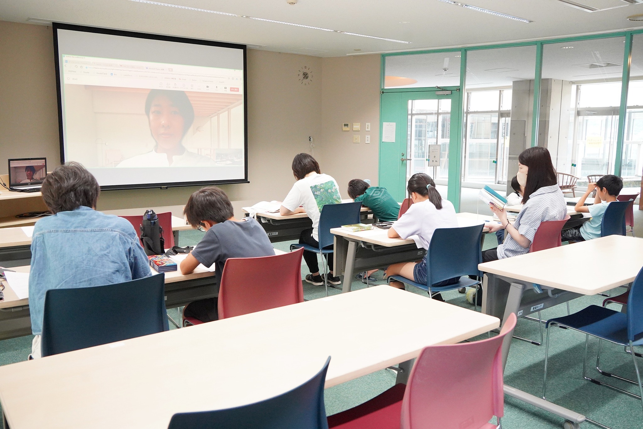 新聞記者から文章を書くコツを学びました