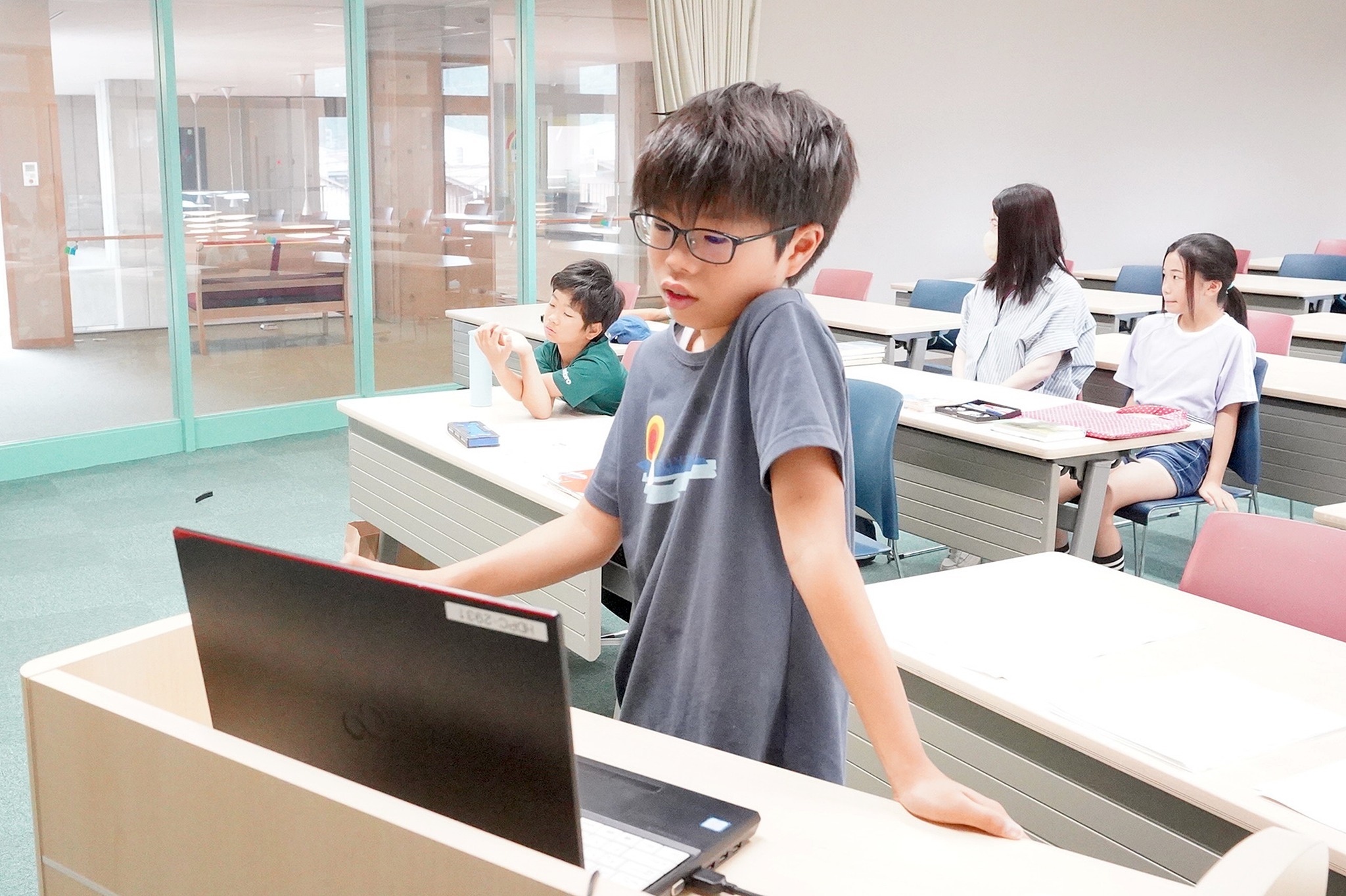 新聞記者から文章を書くコツを学びました