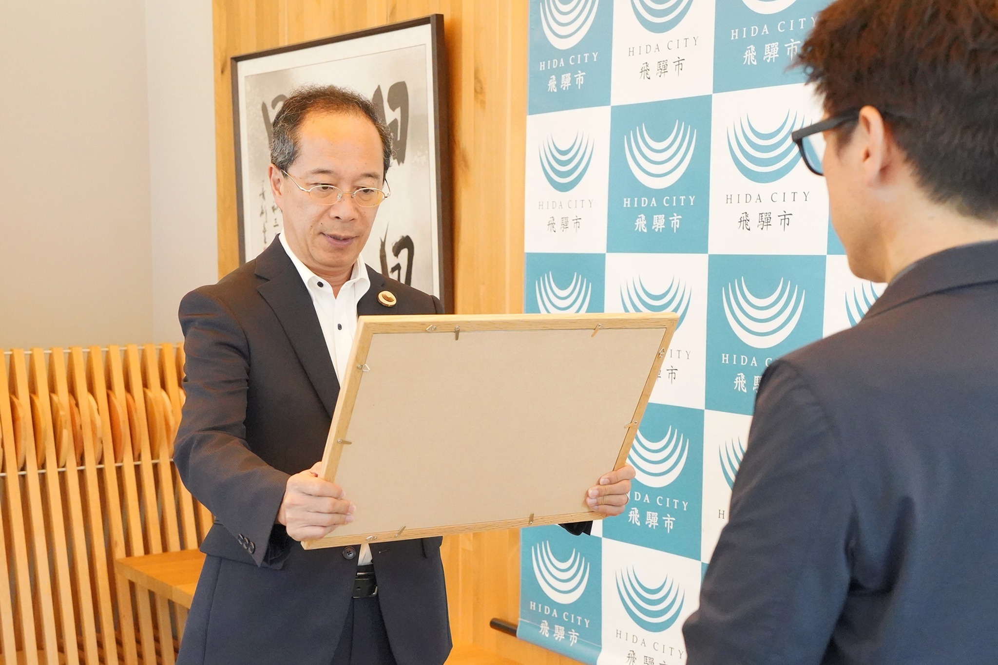 多額の寄附をいただいた（株）エムビーエス様に感謝状を贈呈