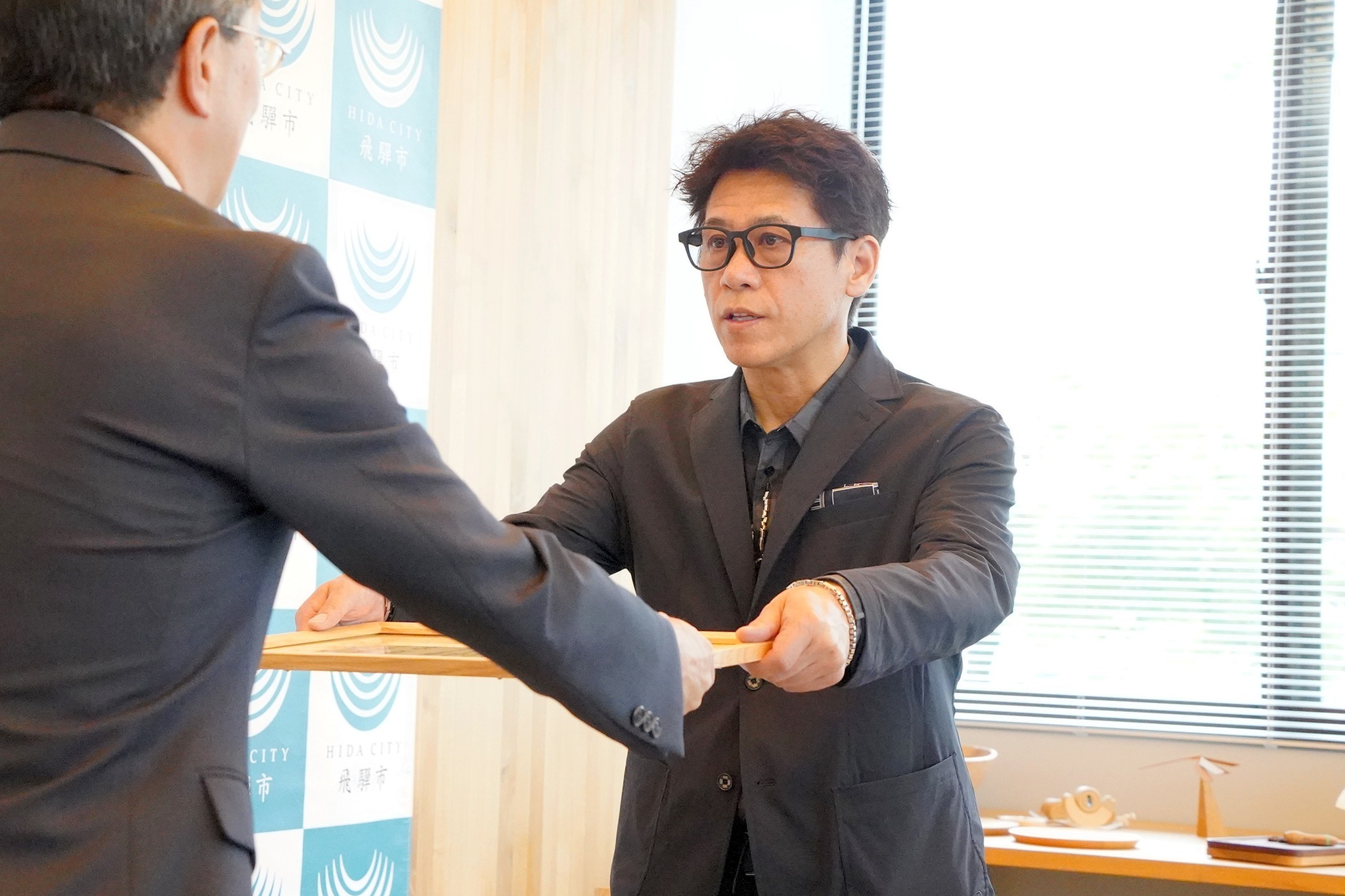 多額の寄附をいただいた（株）エムビーエス様に感謝状を贈呈