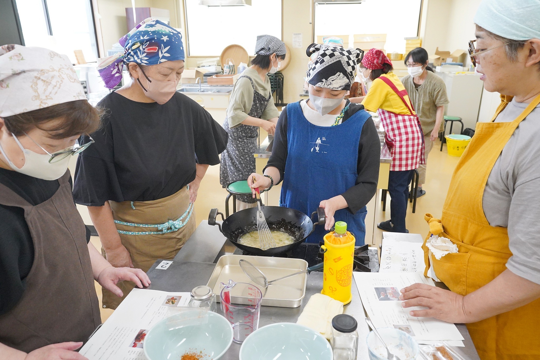 薬草を使ったラー油や麻婆豆腐、担々つけ麺を手作り