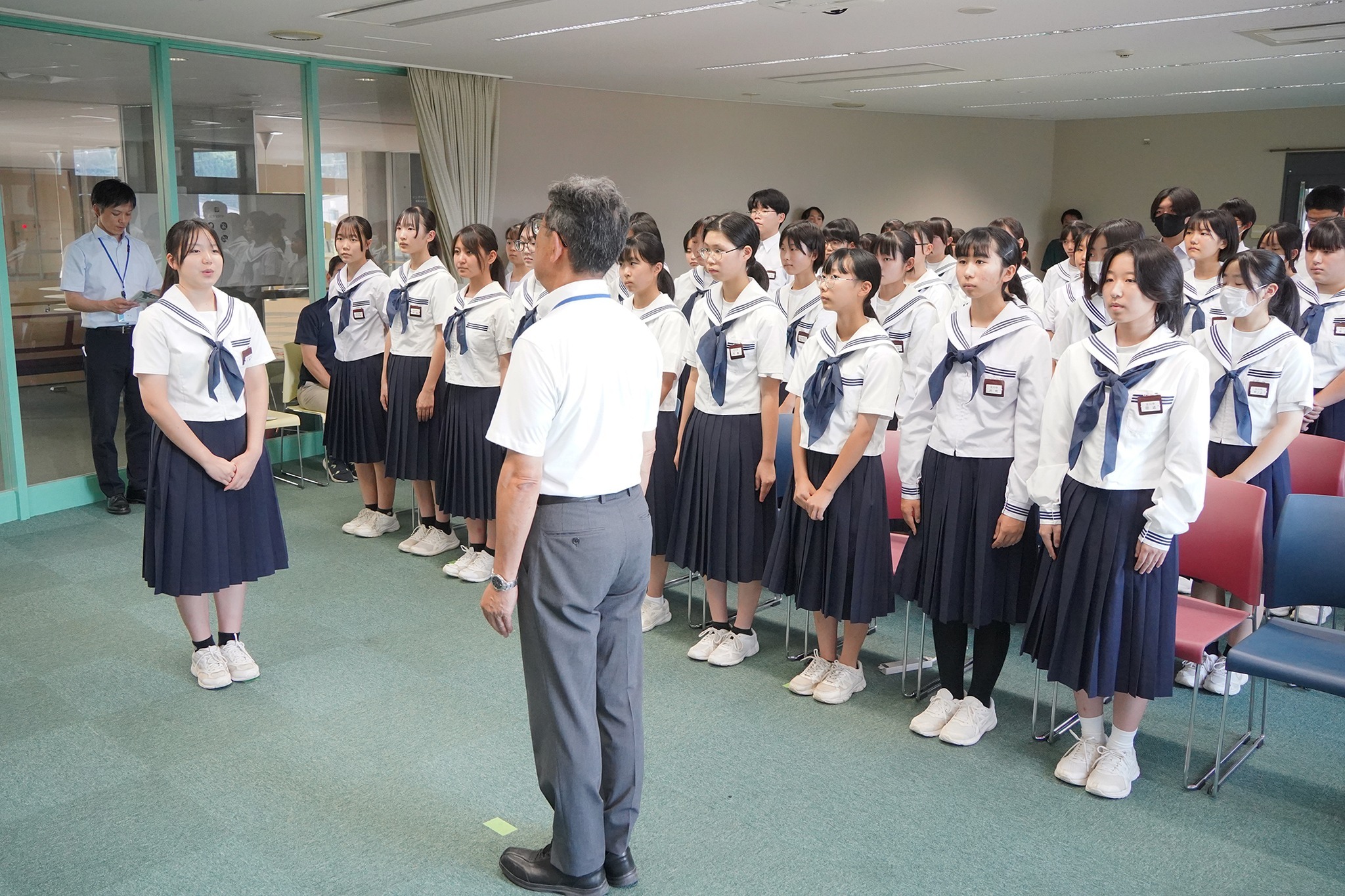 東海吹奏楽コンクールへ出場する「飛騨ジュニアウインドオーケストラ」を激励