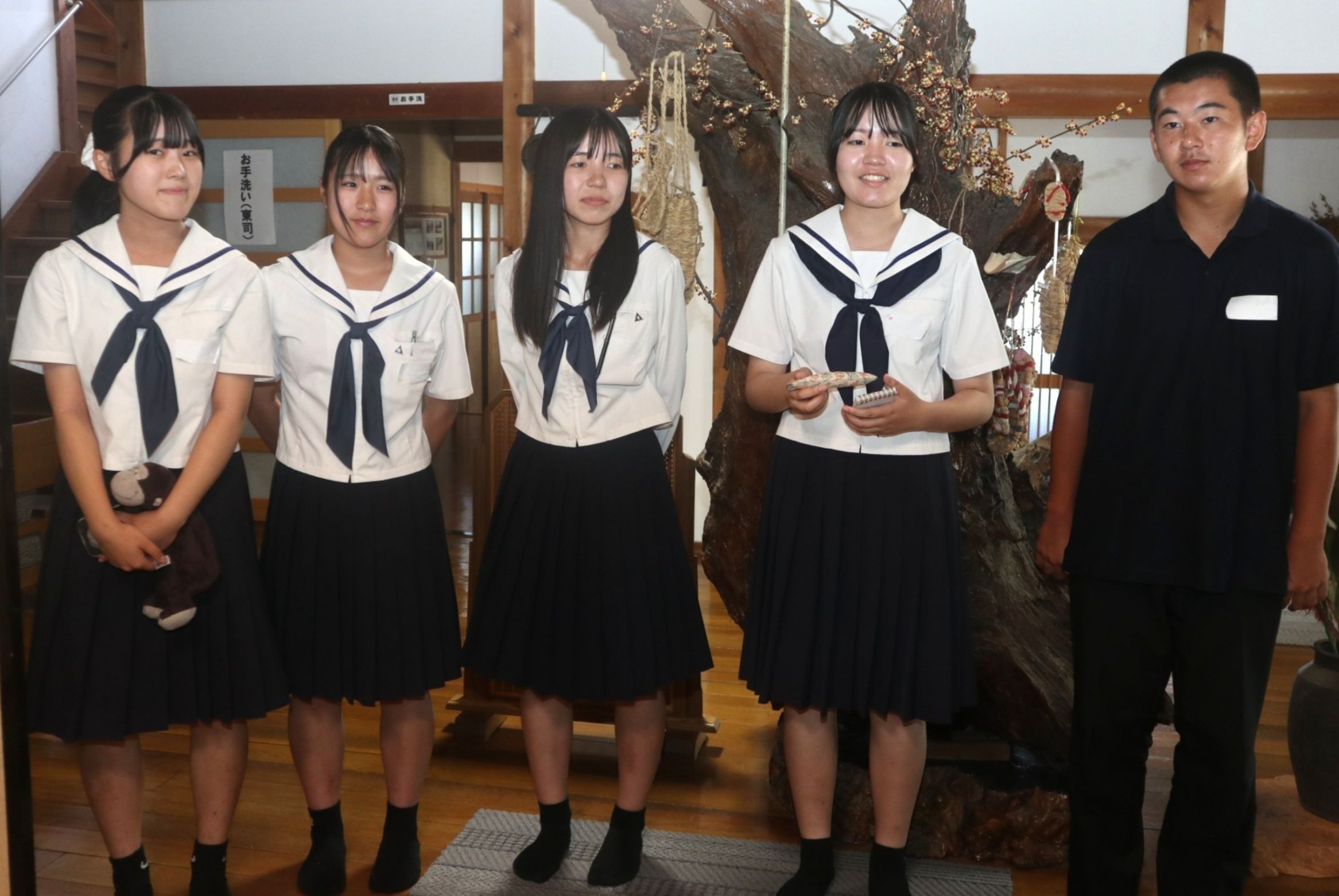 吉城高生が小学生を招き「寺子屋」を開きました