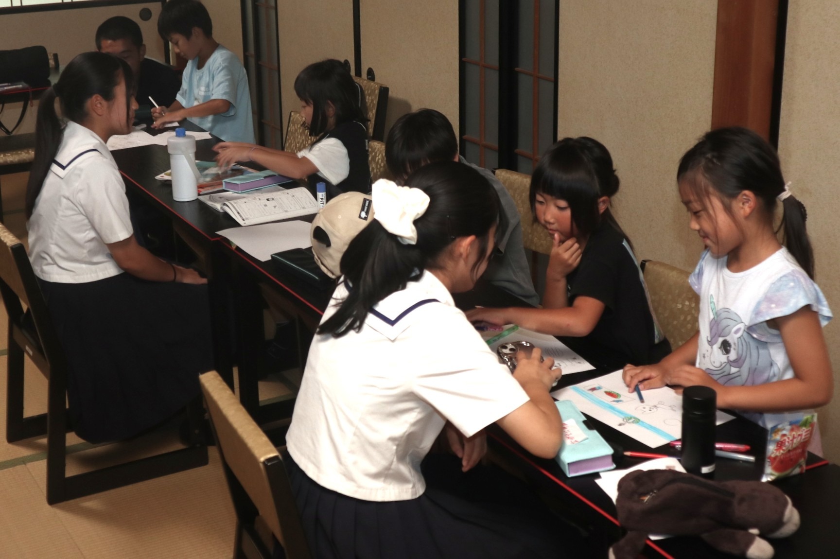 吉城高生が小学生を招き「寺子屋」を開きました