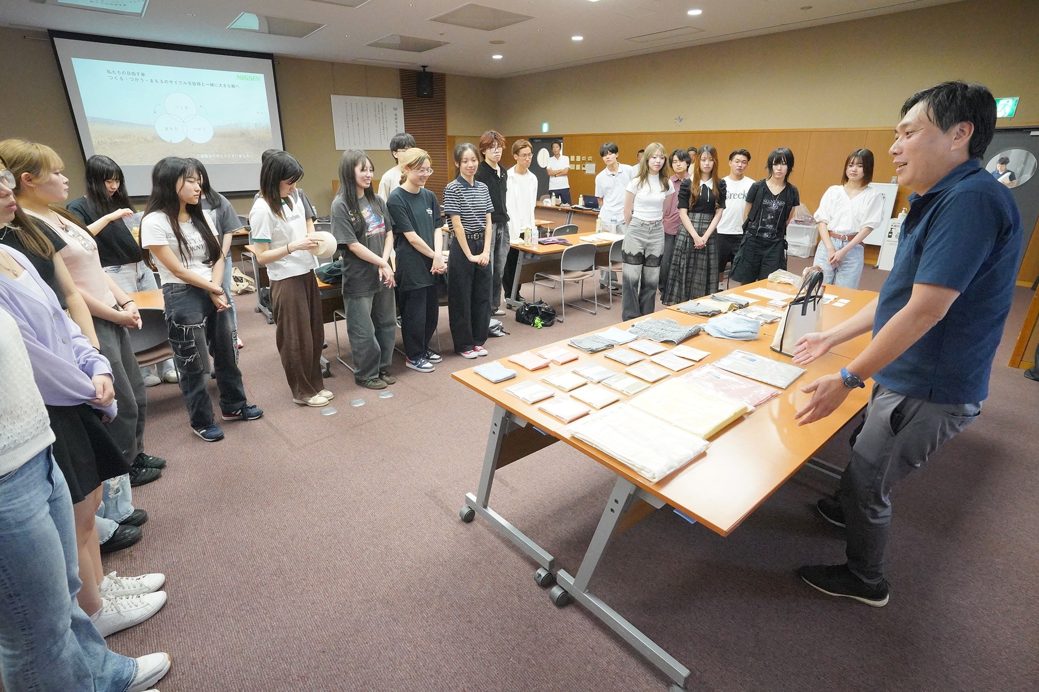 中京大学の学生がヨシの活用策を検討・発表