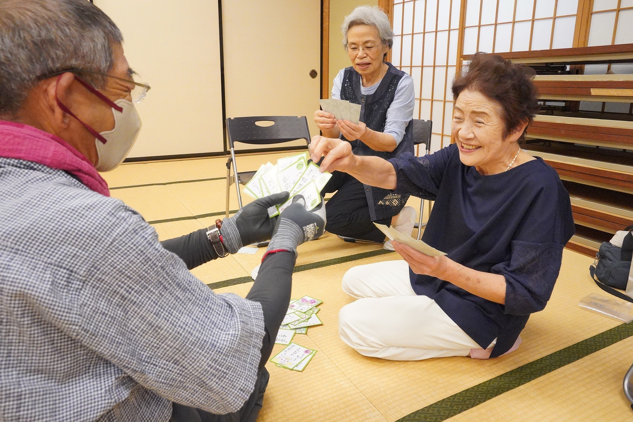 薬草かるたで薬草の名前や効能を楽しく学びました