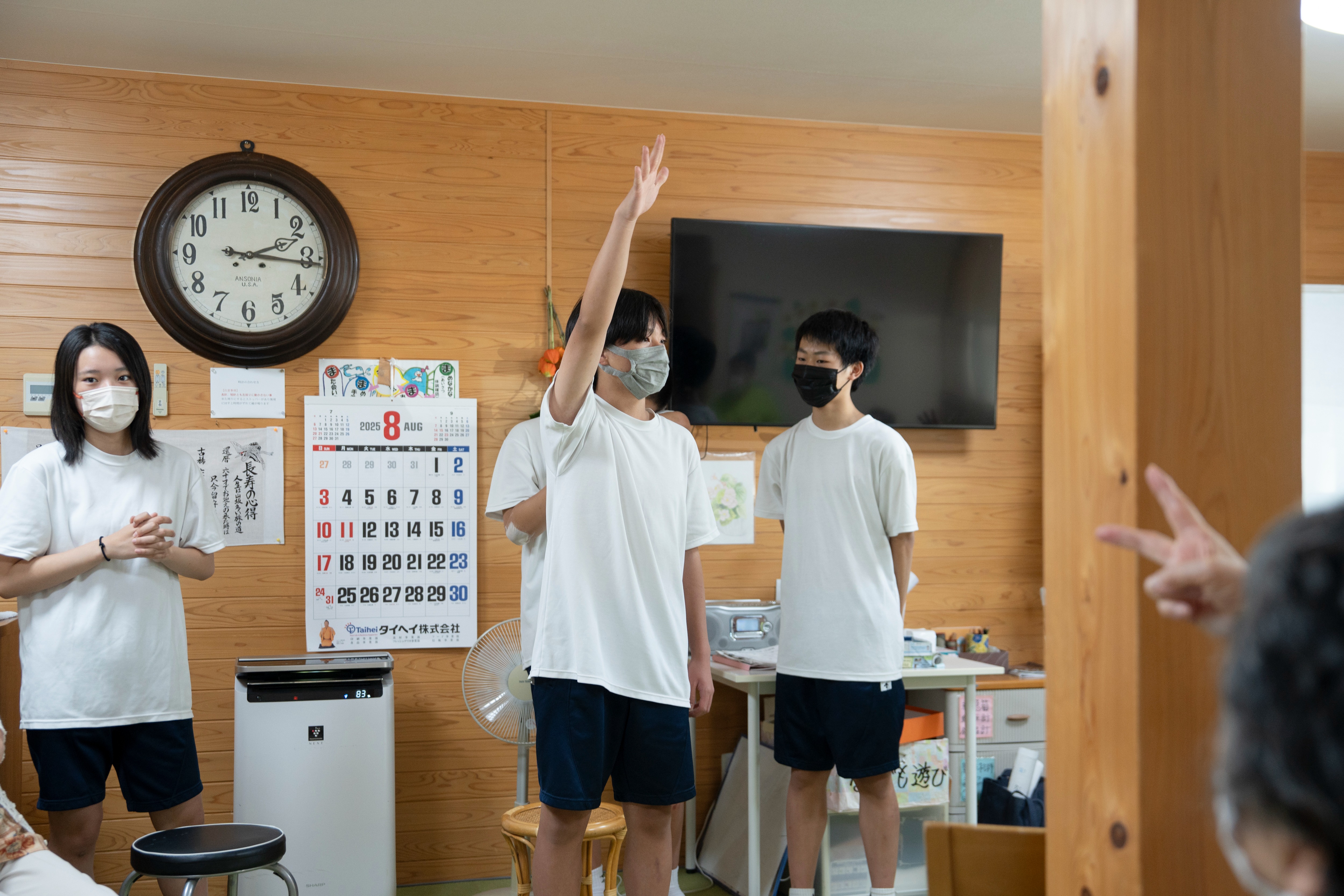神岡中学校3年生がレク企画、デイサービスで世代間交流