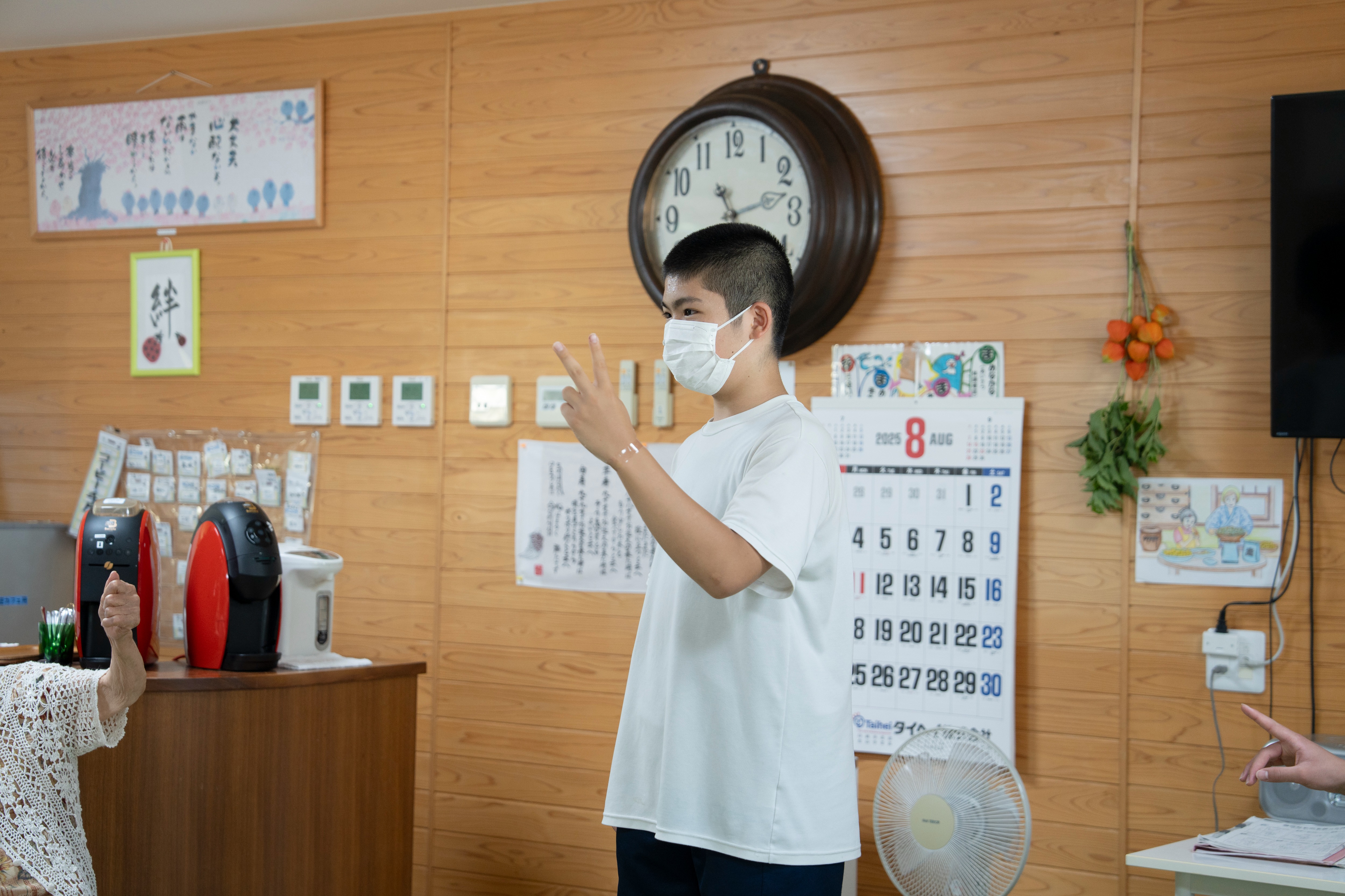 神岡中学校3年生がレク企画、デイサービスで世代間交流