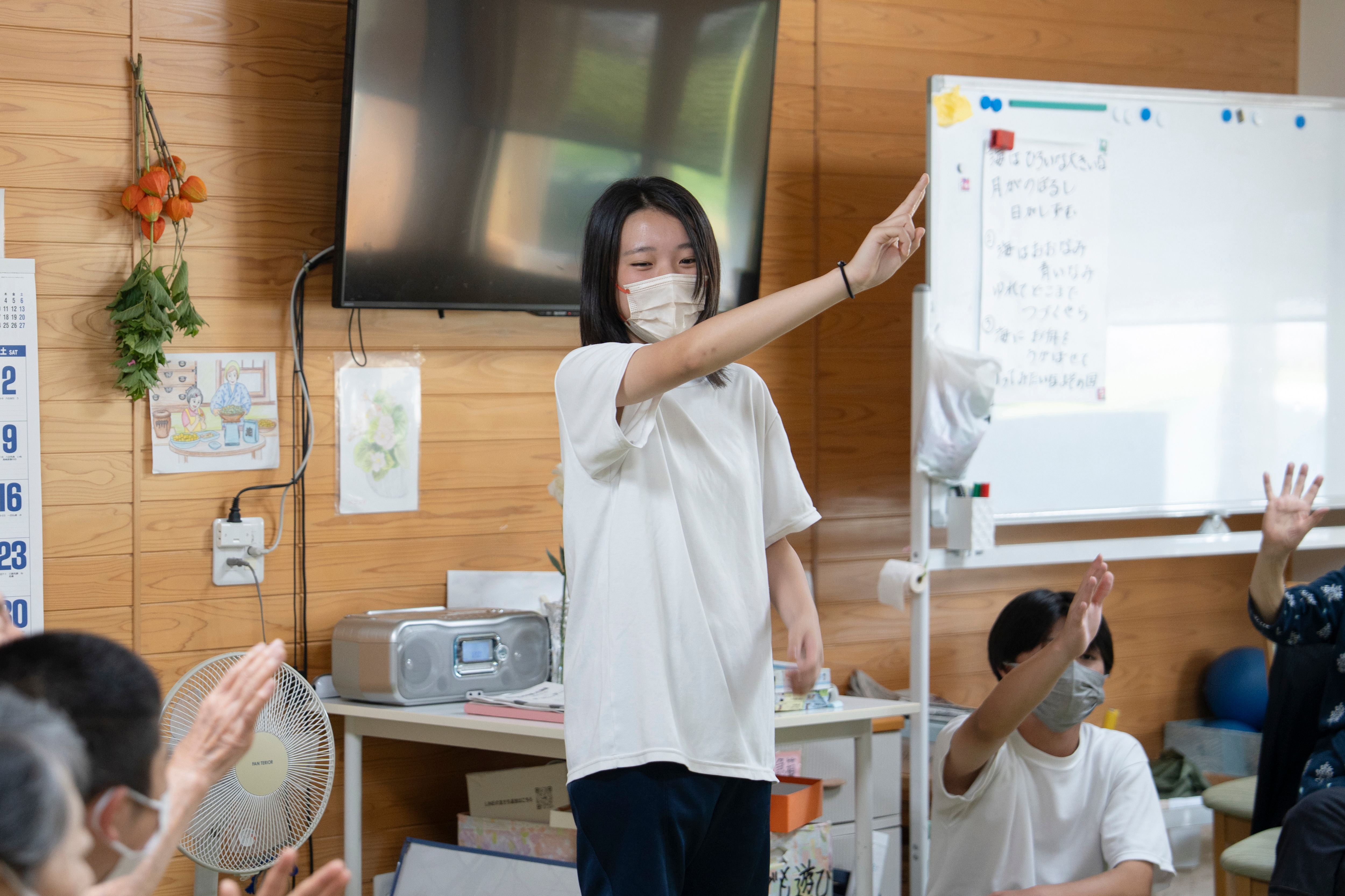 神岡中学校3年生がレク企画、デイサービスで世代間交流